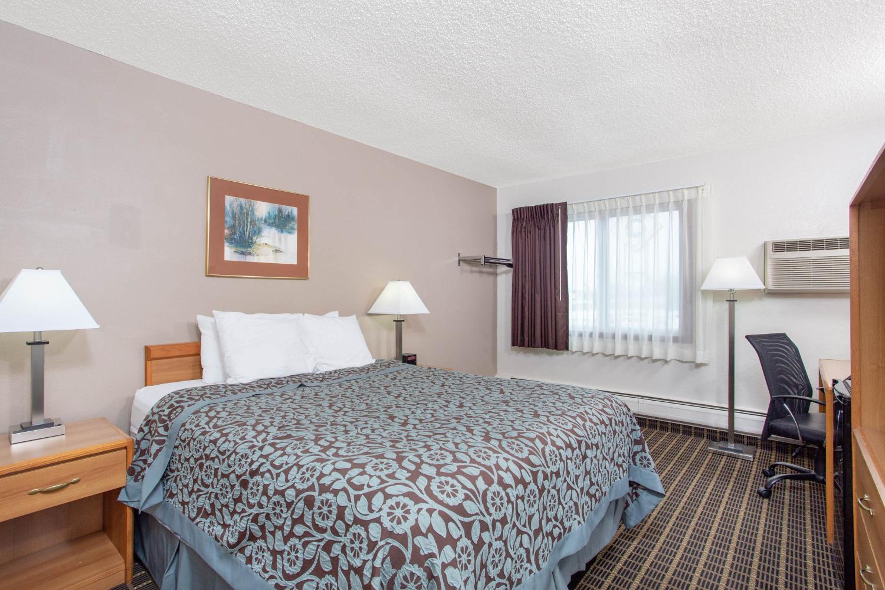 Queen Room - Photo 2