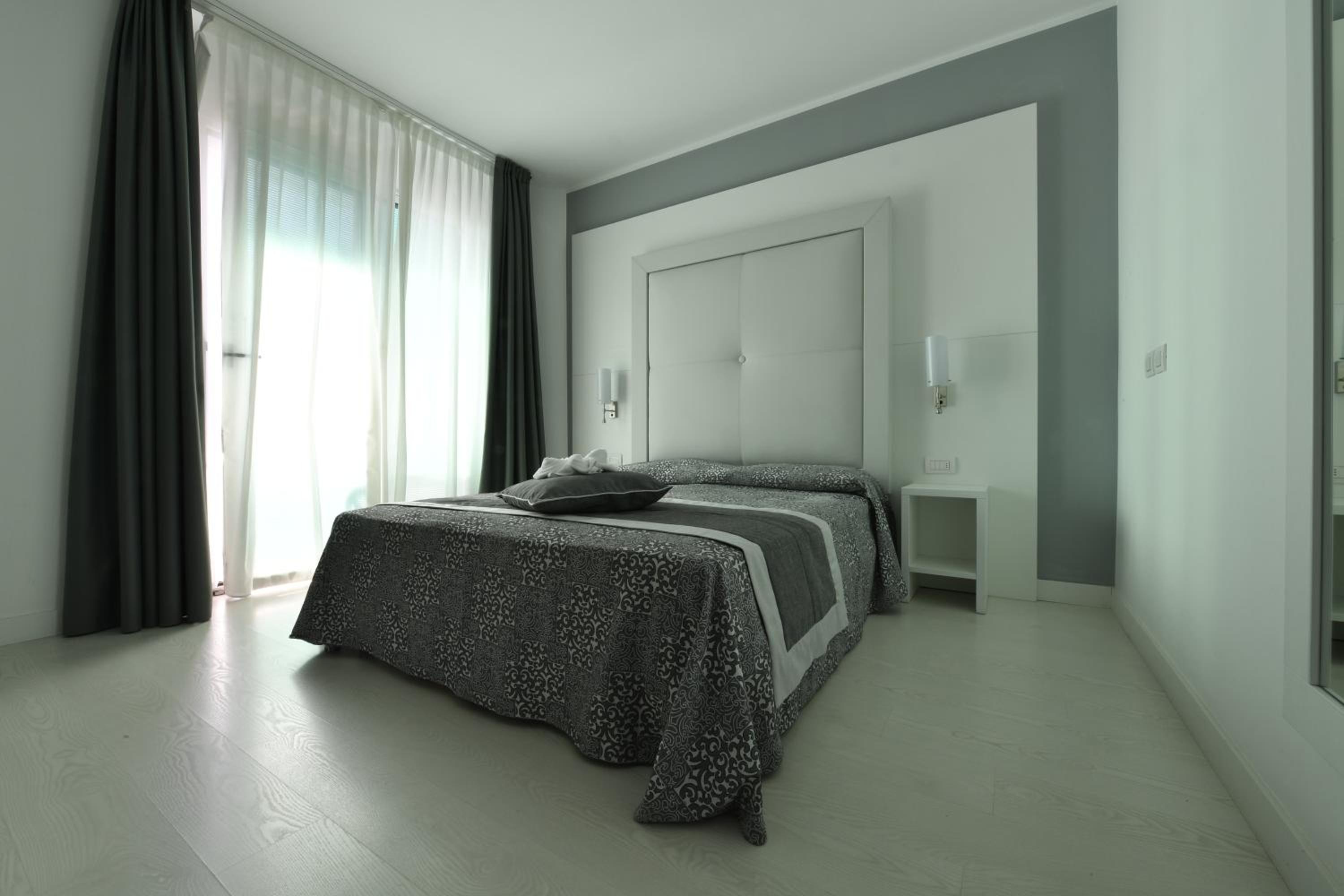 Double or Twin Room with Sea View and Beach Package