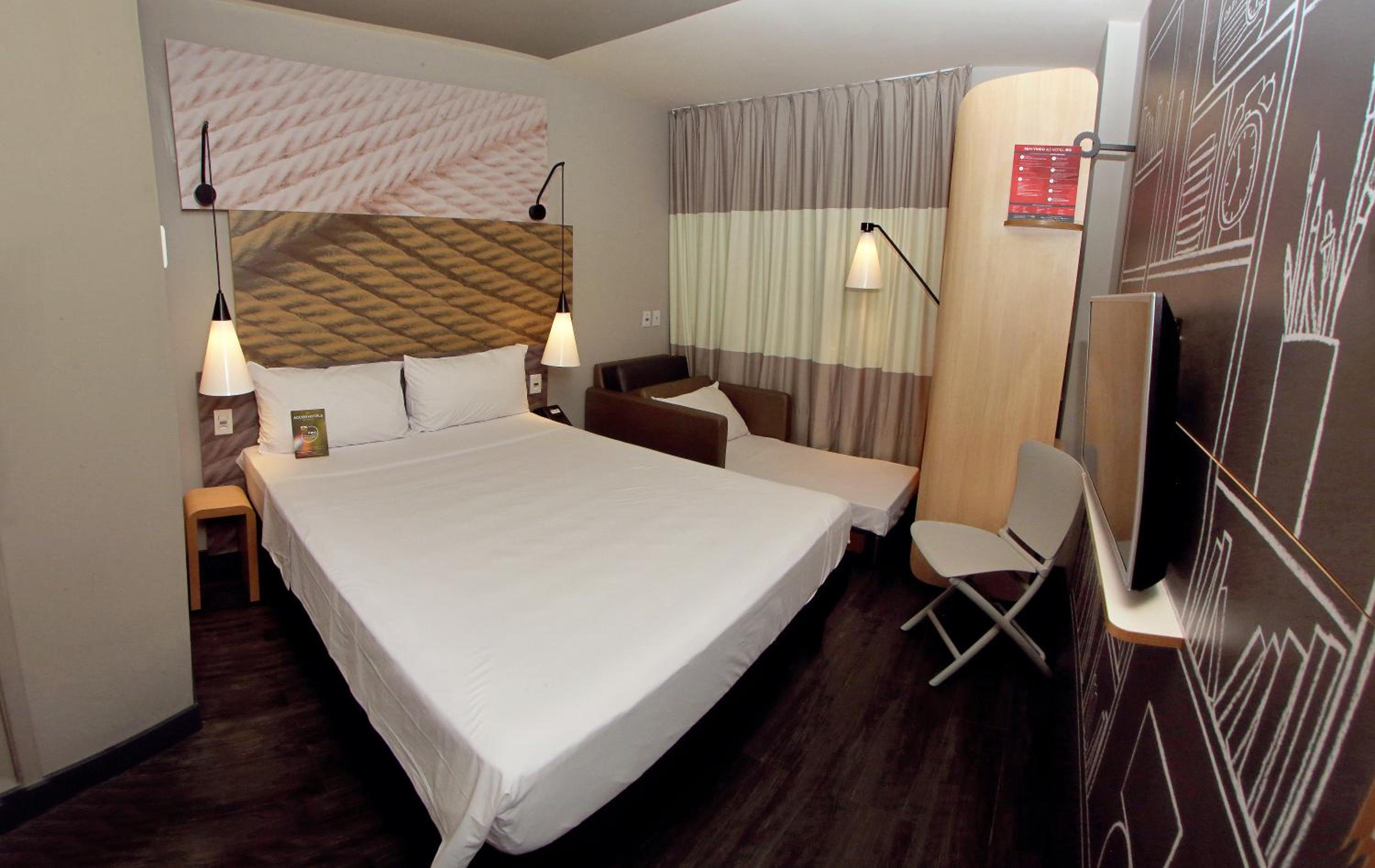 Standard Room with One Double Bed and One Single Bed photo 1