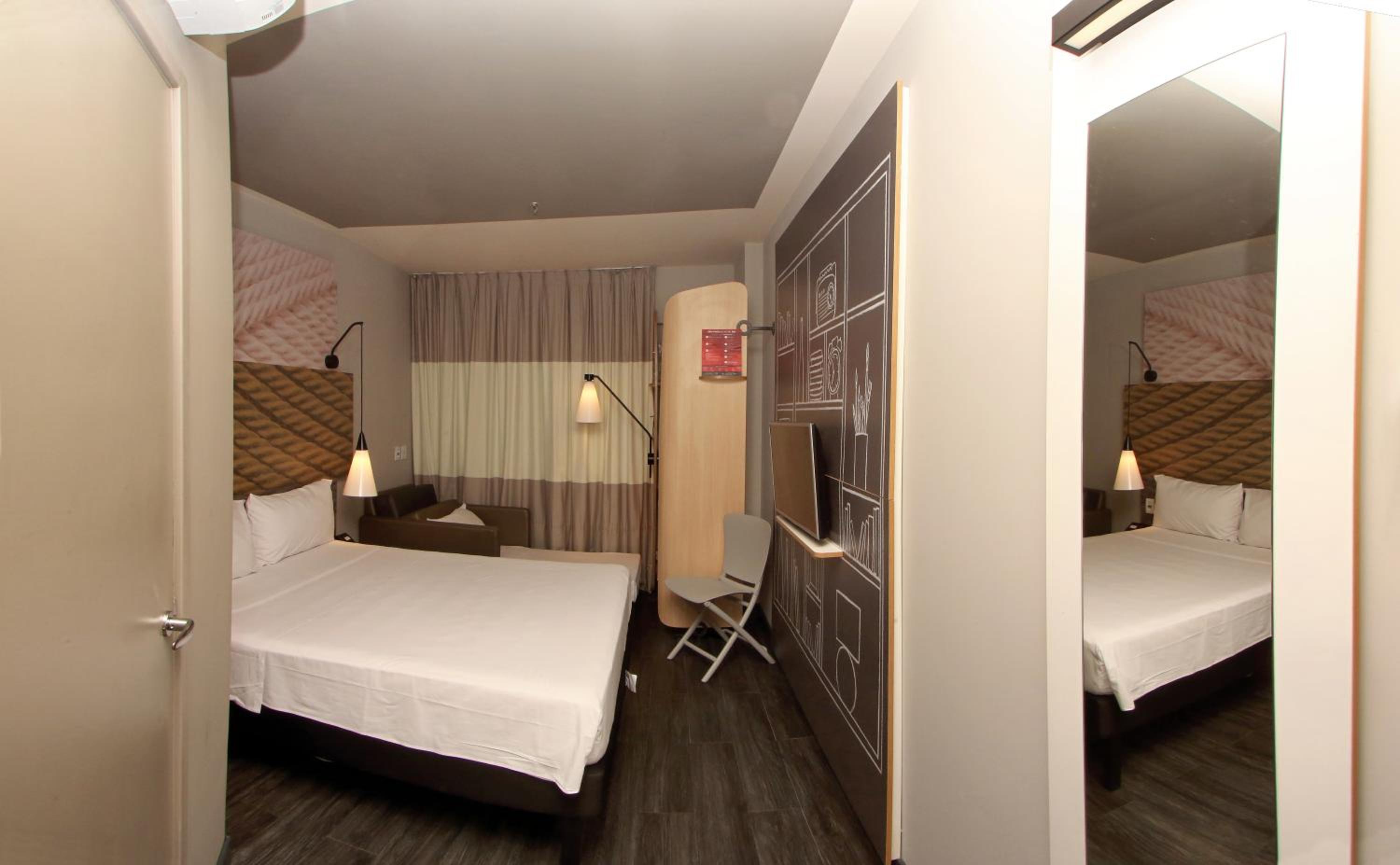 Standard Room with One Double Bed and One Single Bed photo 2