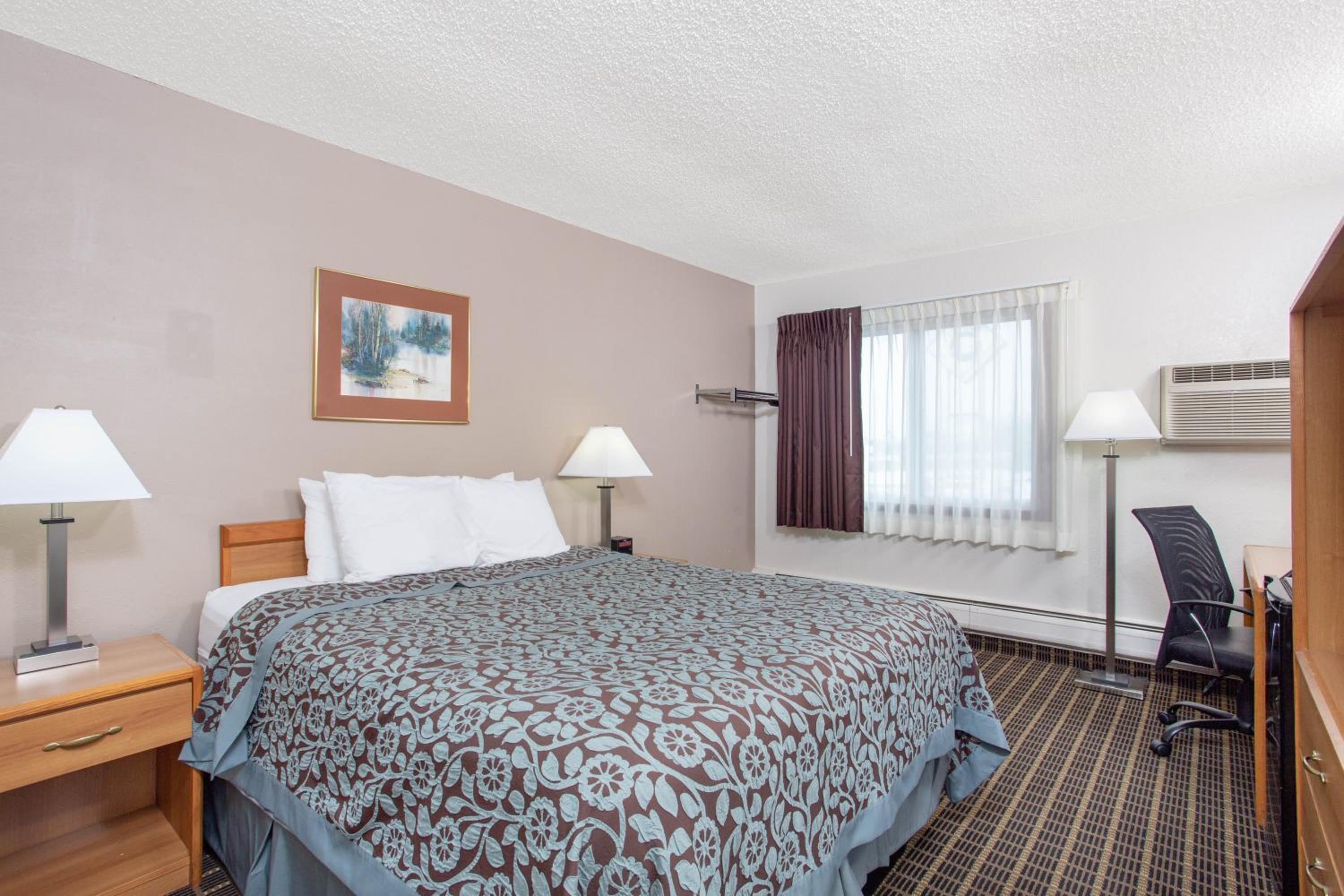 Queen Room - Photo 1