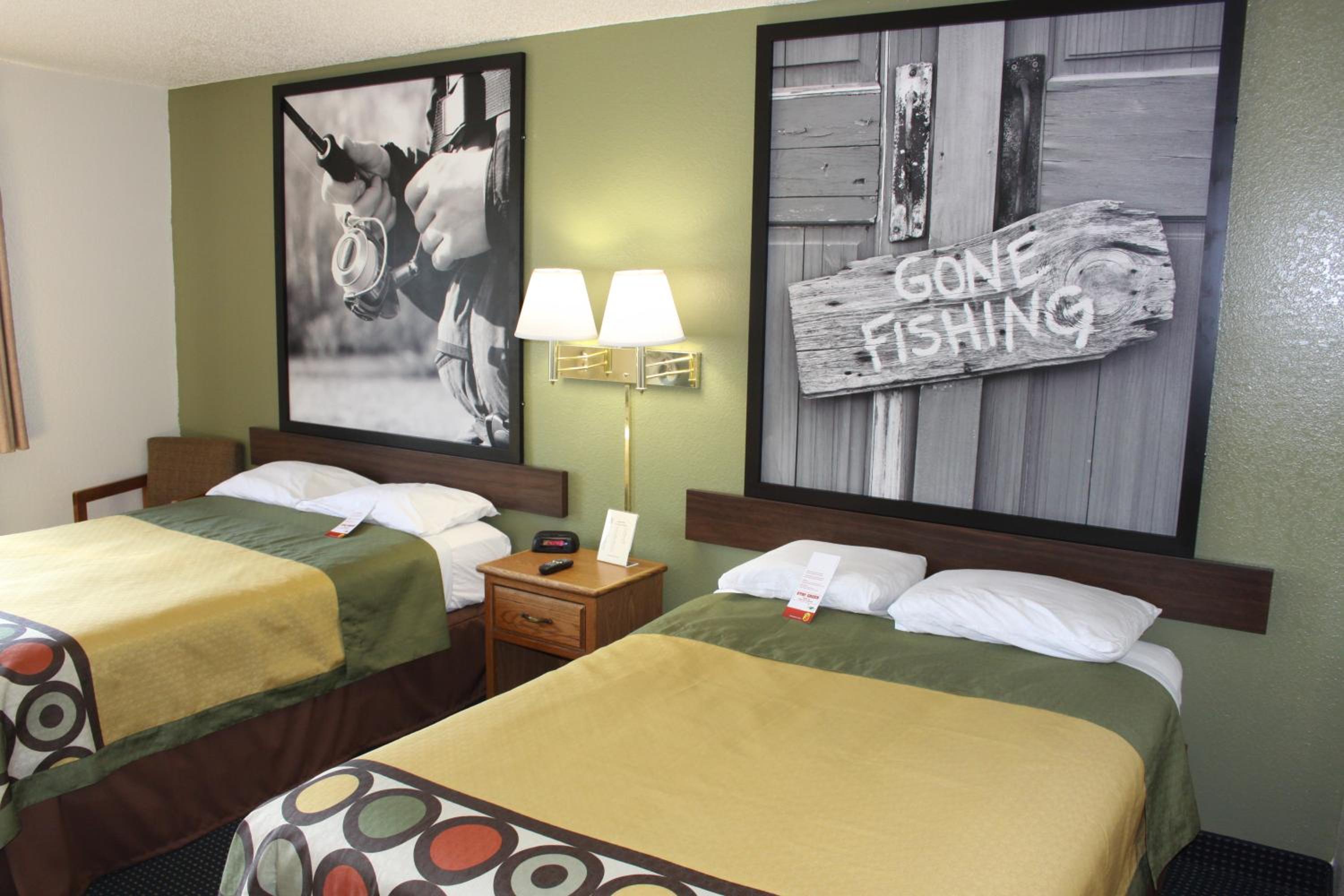 Double Room with Two Double Beds - Smoking - Photo 9