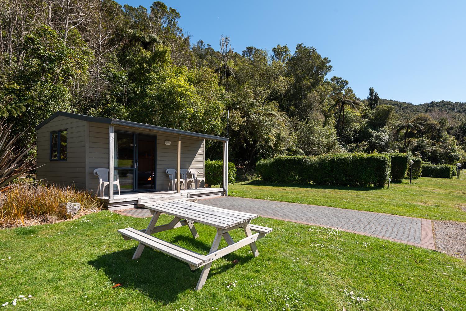 Studio Cabin with Kitchenette thumbnail 5