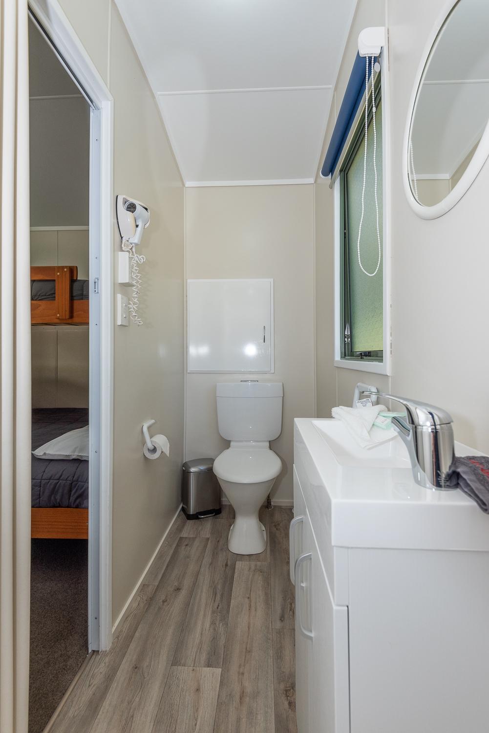 Cabin with Ensuite thumbnail 5