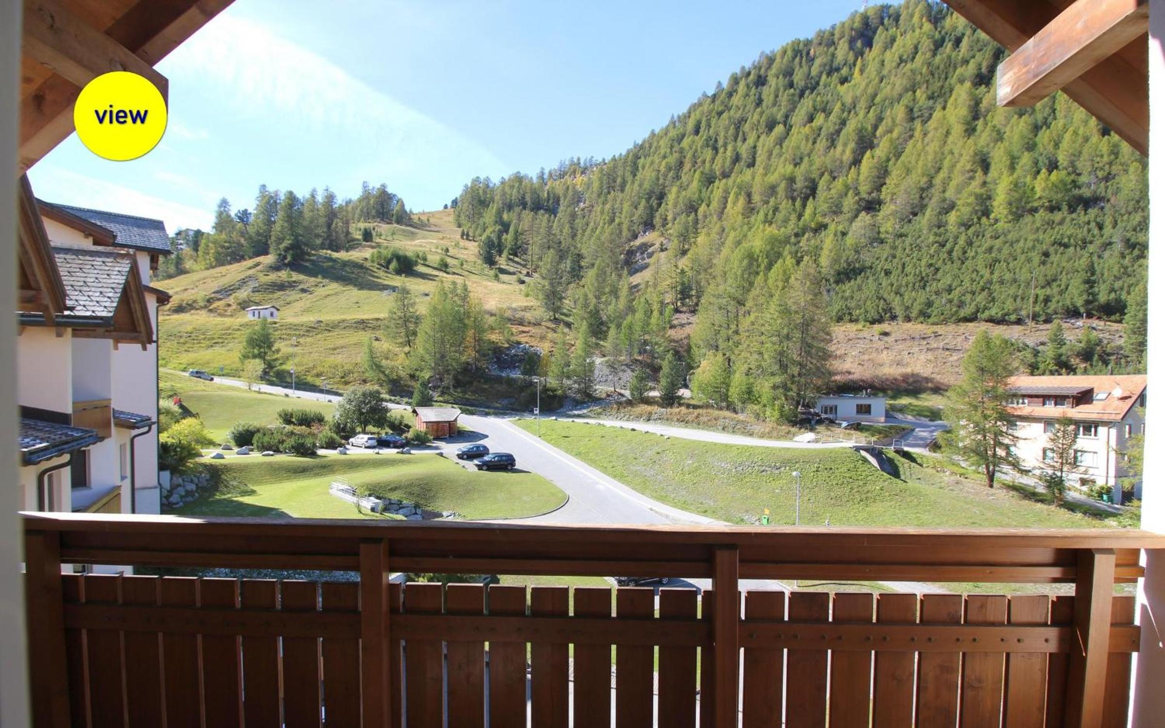 Apartment with Mountain View photo 3