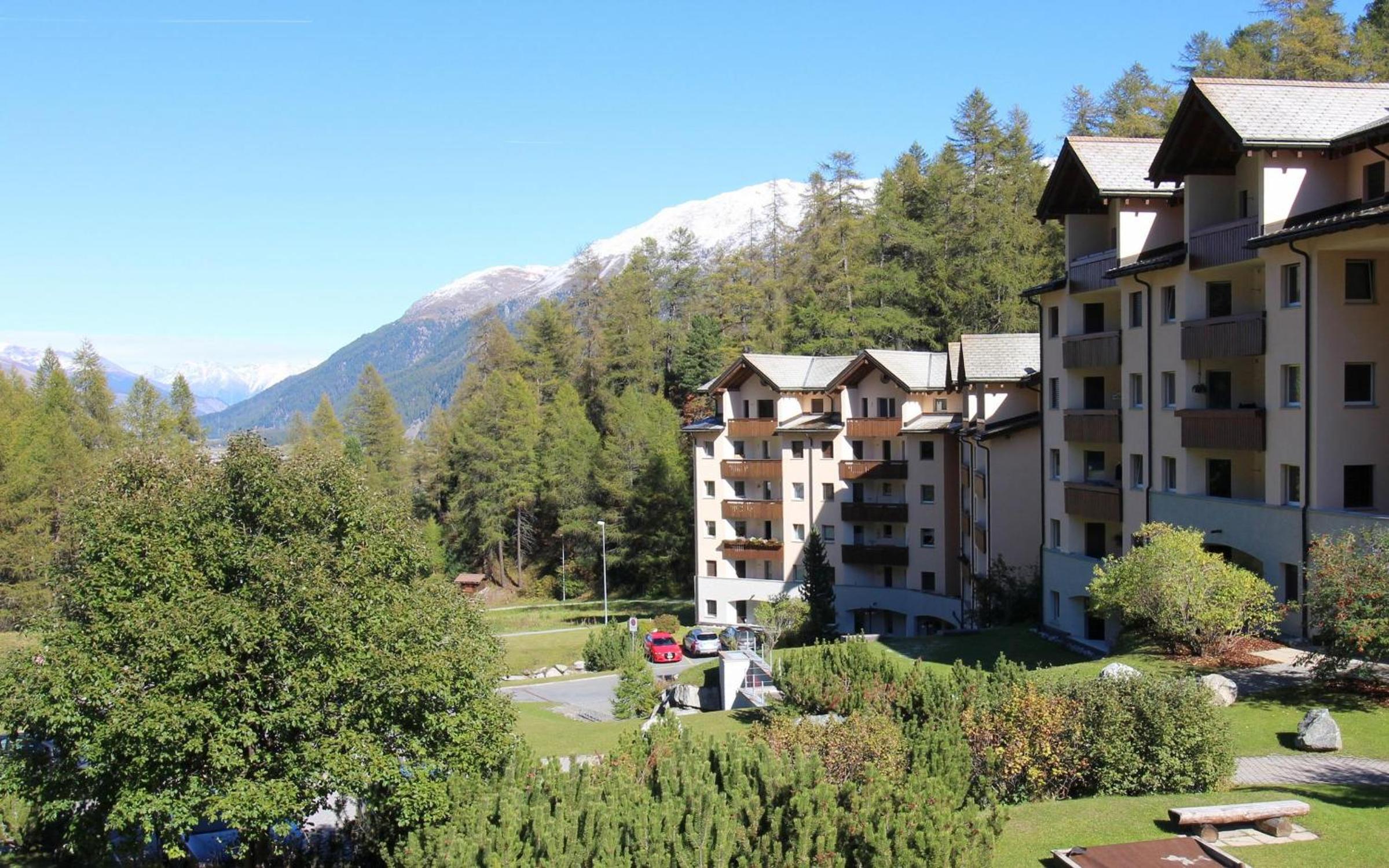 Apartment with Mountain View photo 2