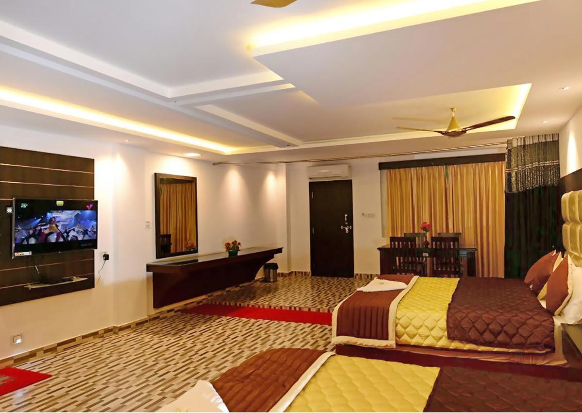 Executive Queen Room with Two Queen Beds photo 3
