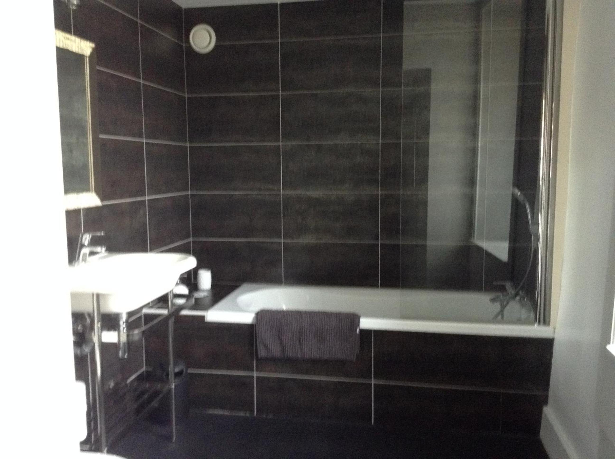 Deluxe Double Room with Shower - Photo 5