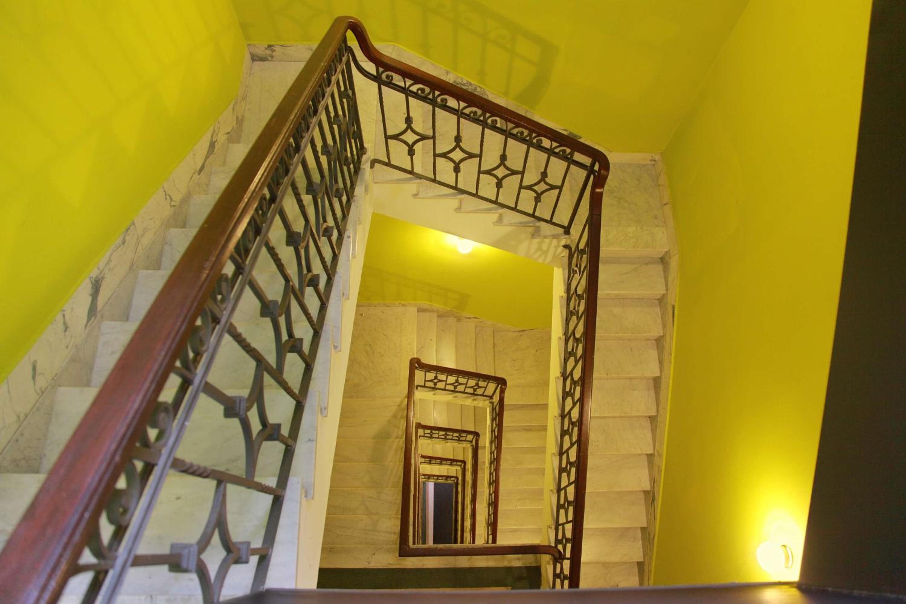 King Suite - Non-Smoking - Photo 6