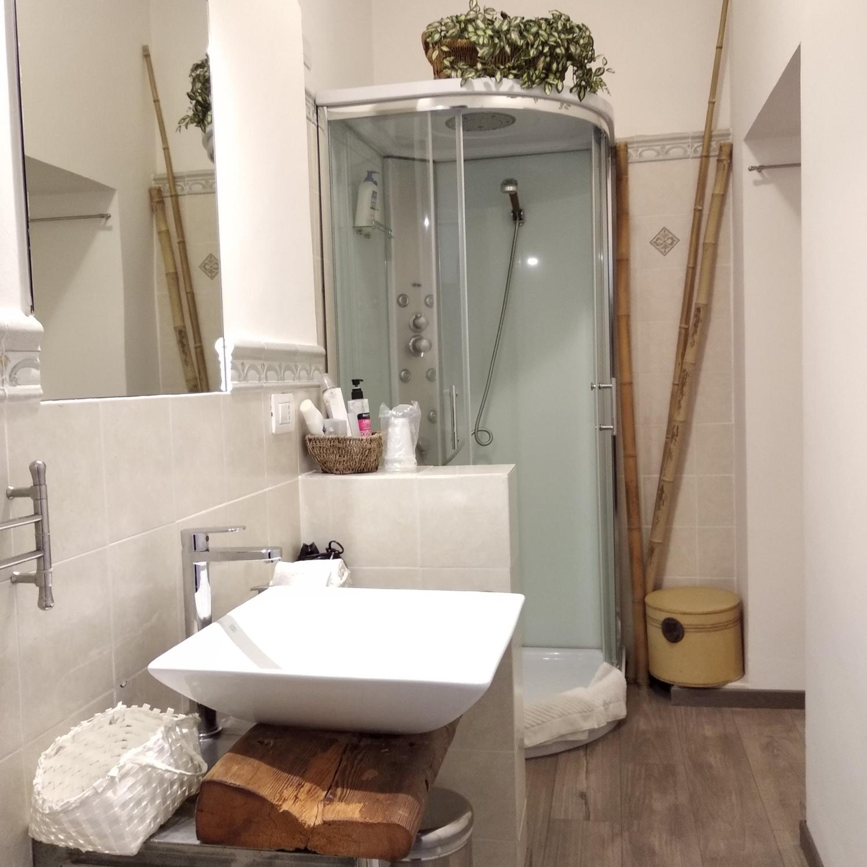 Double Room with Shared Bathroom photo 2