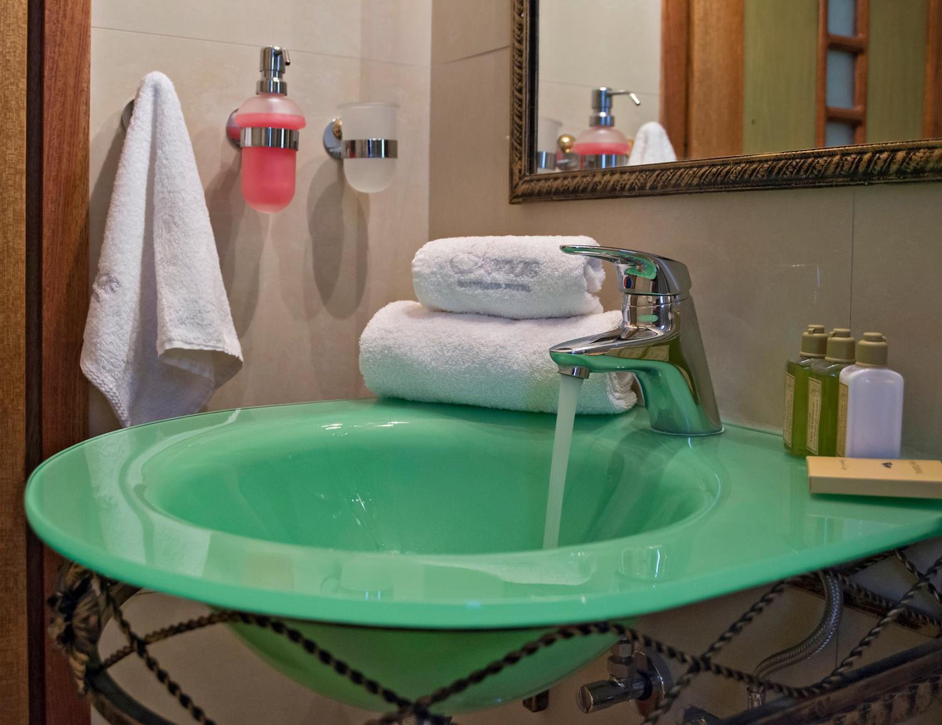 Suite with Spa Bath photo 2
