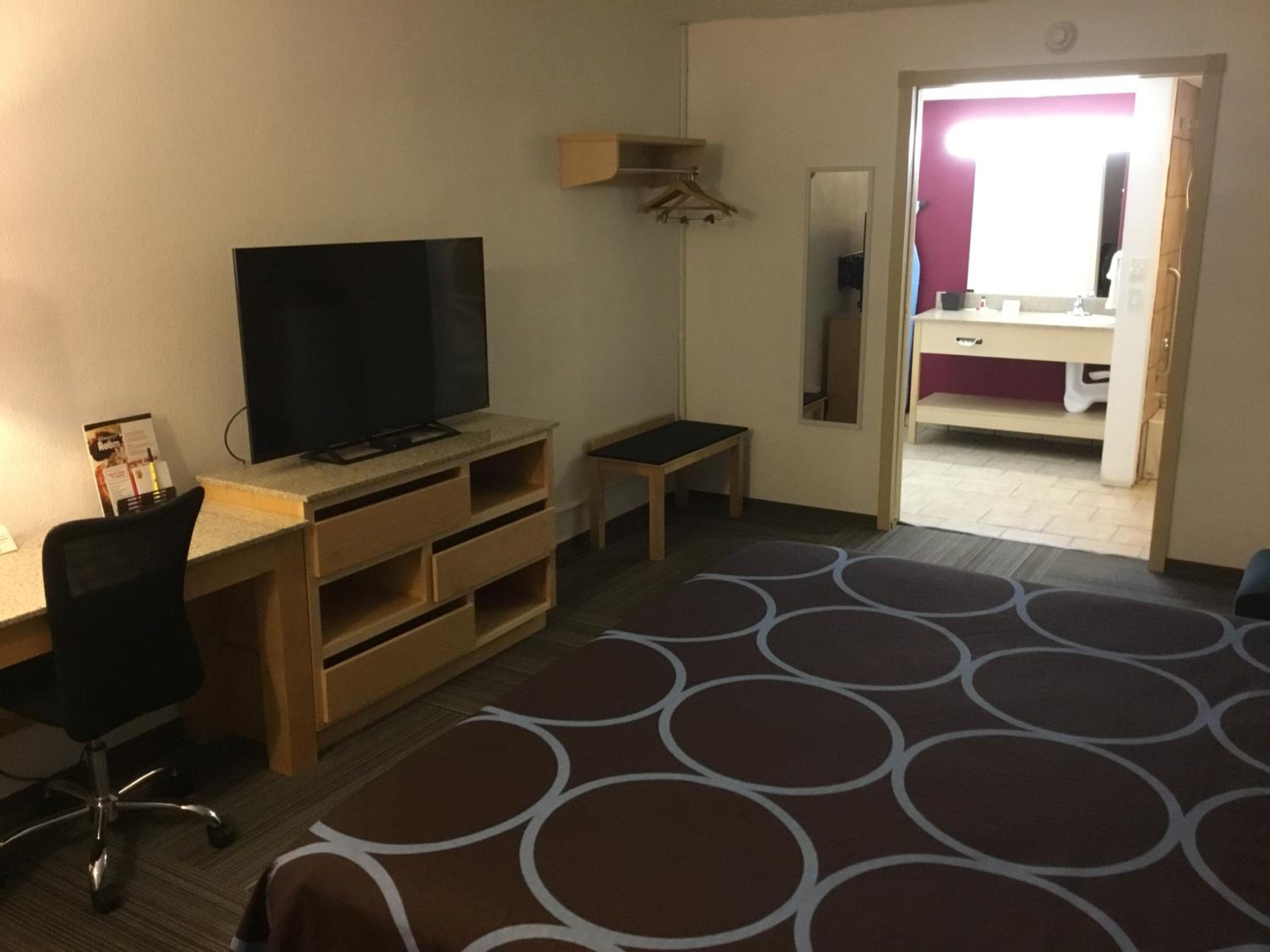 King Room - Mobility Access/Non-Smoking photo 1