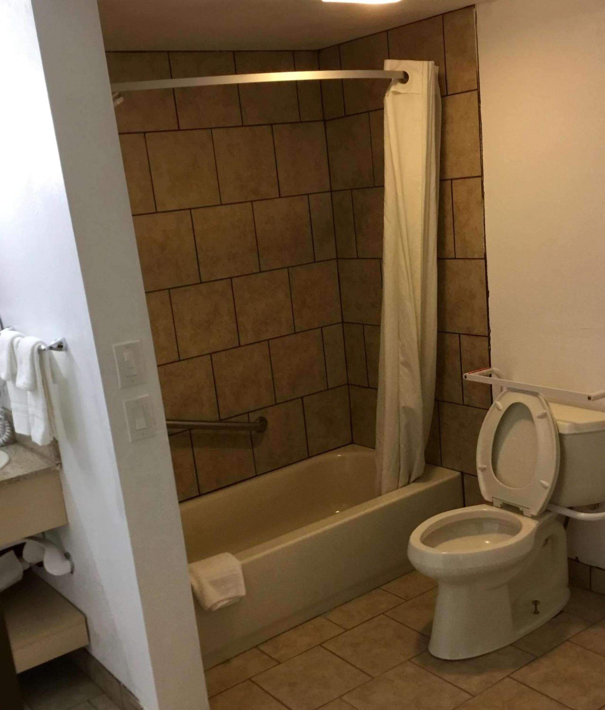 King Room - Non-Smoking - Photo 2