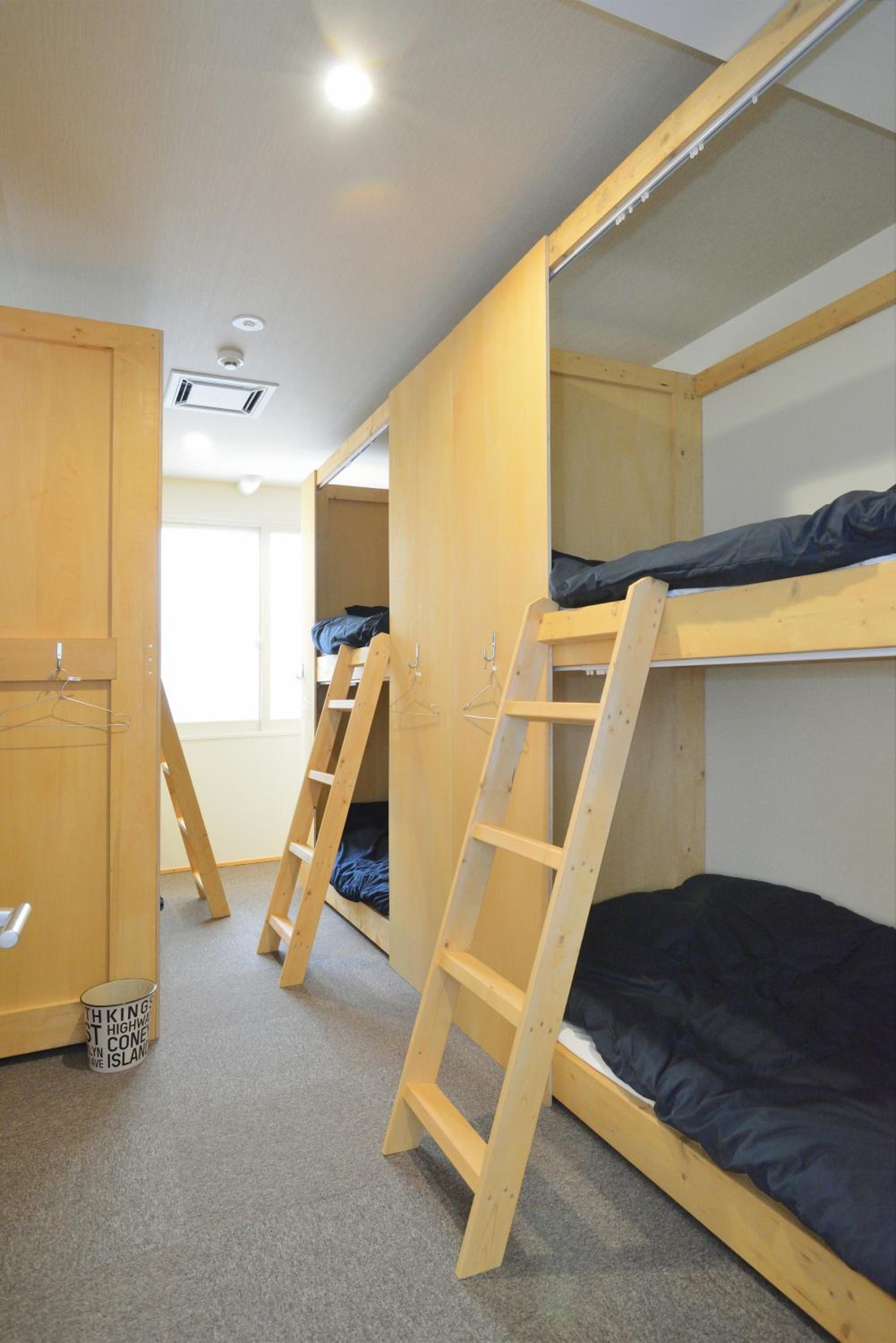 Private Room with 6 Bunk Beds - Non-Smoking photo 2