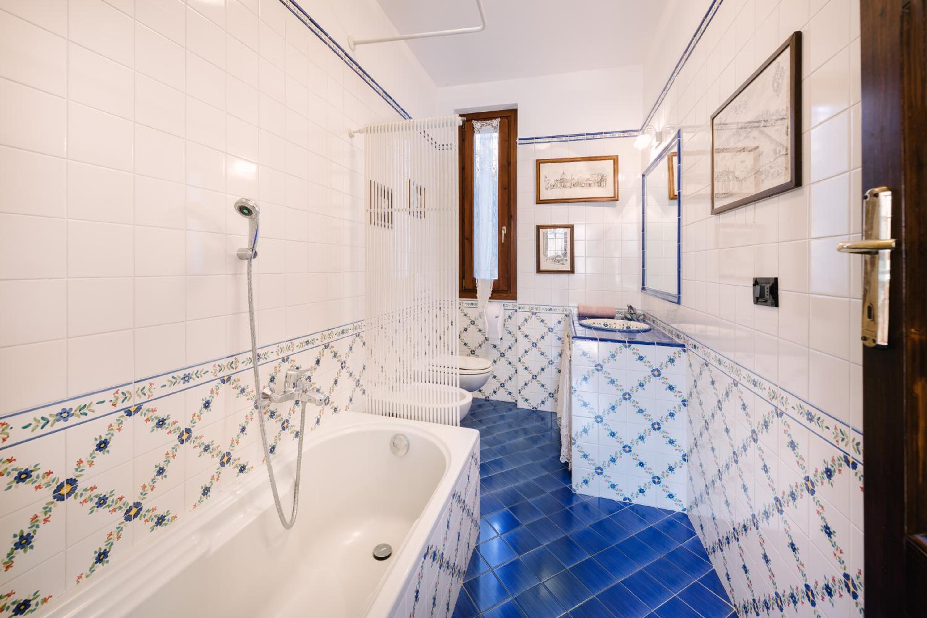 Villa photo 3