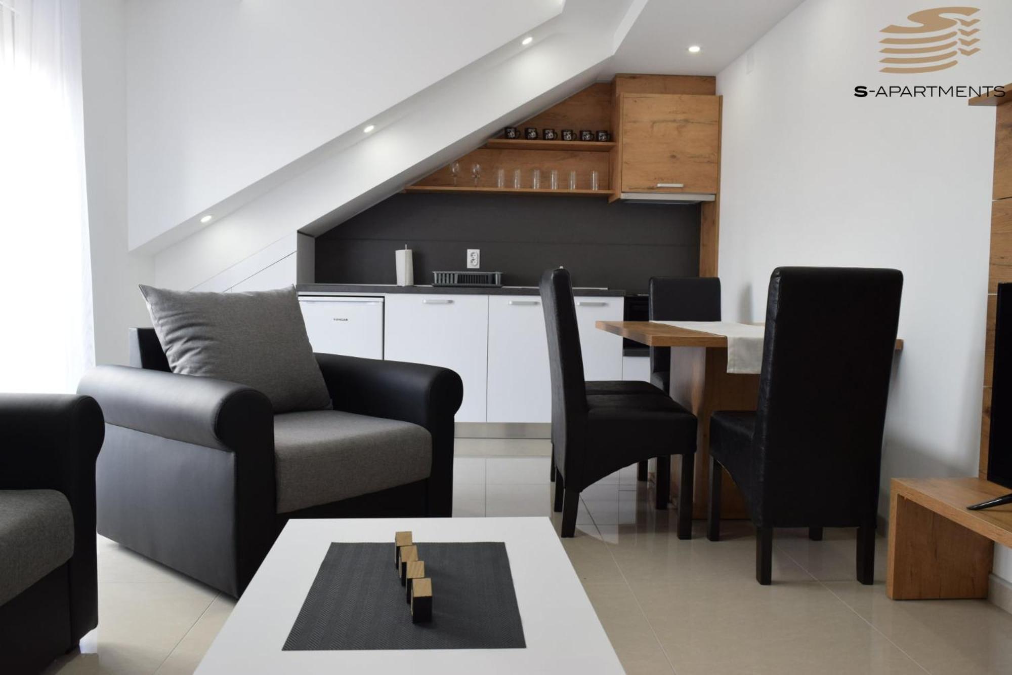 Two-Bedroom Apartment with Balcony photo 2