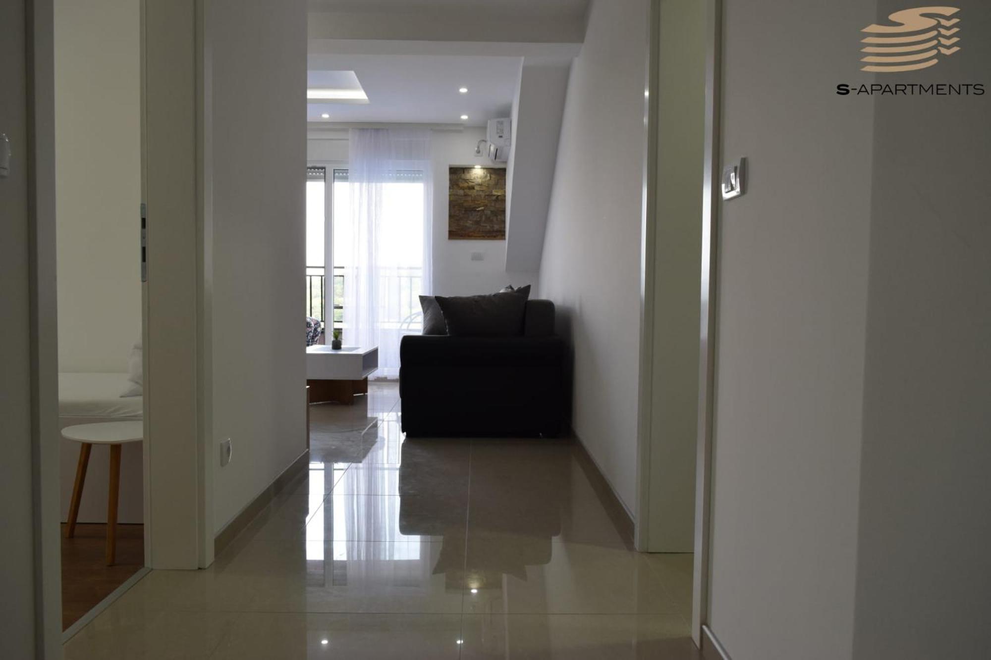 Apartment with Terrace photo 2