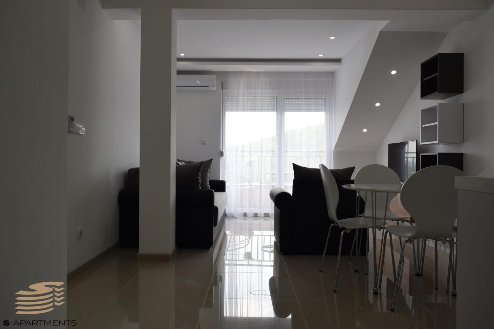 Apartment with Terrace photo 2