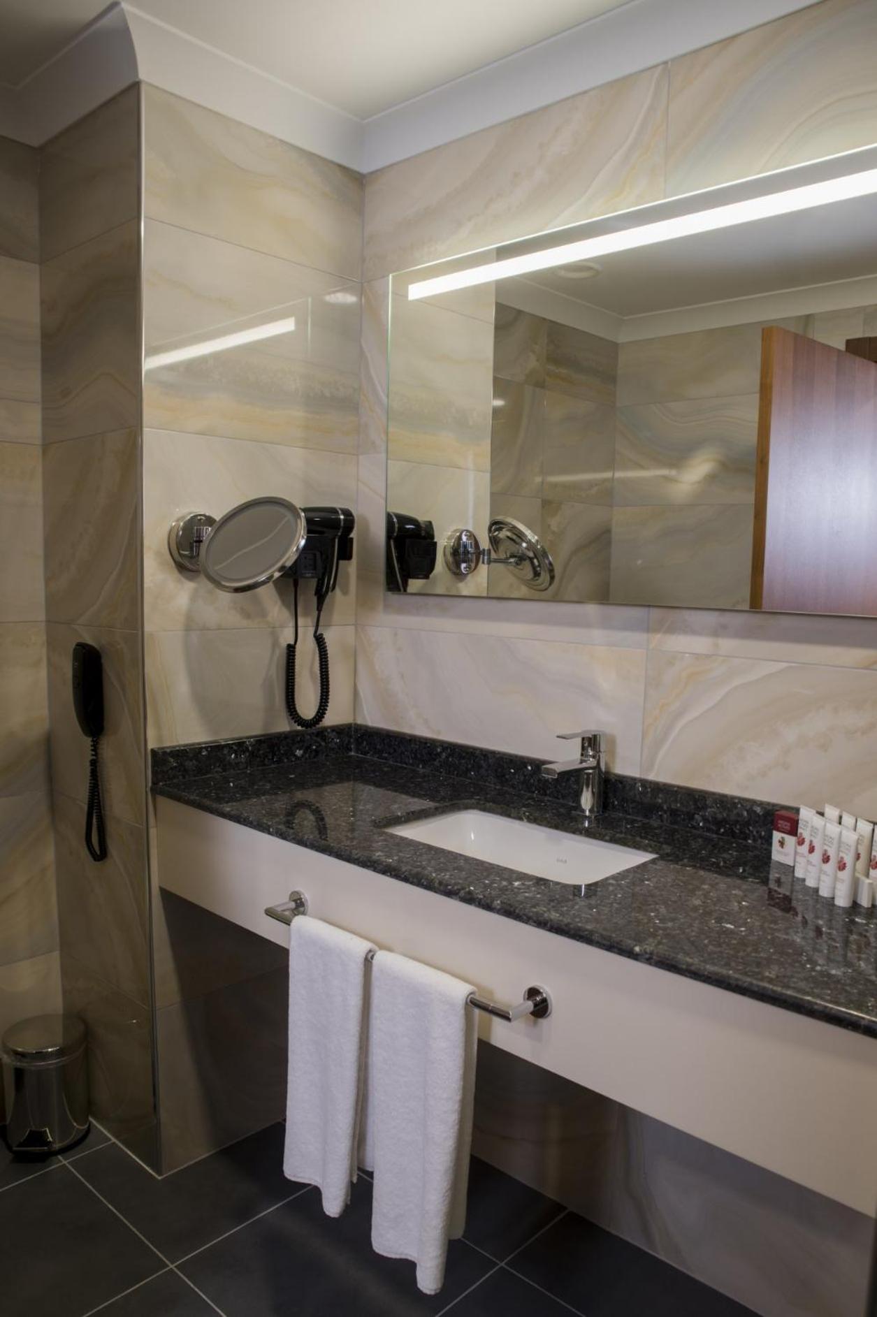 King Room - Non-Smoking - Photo 3