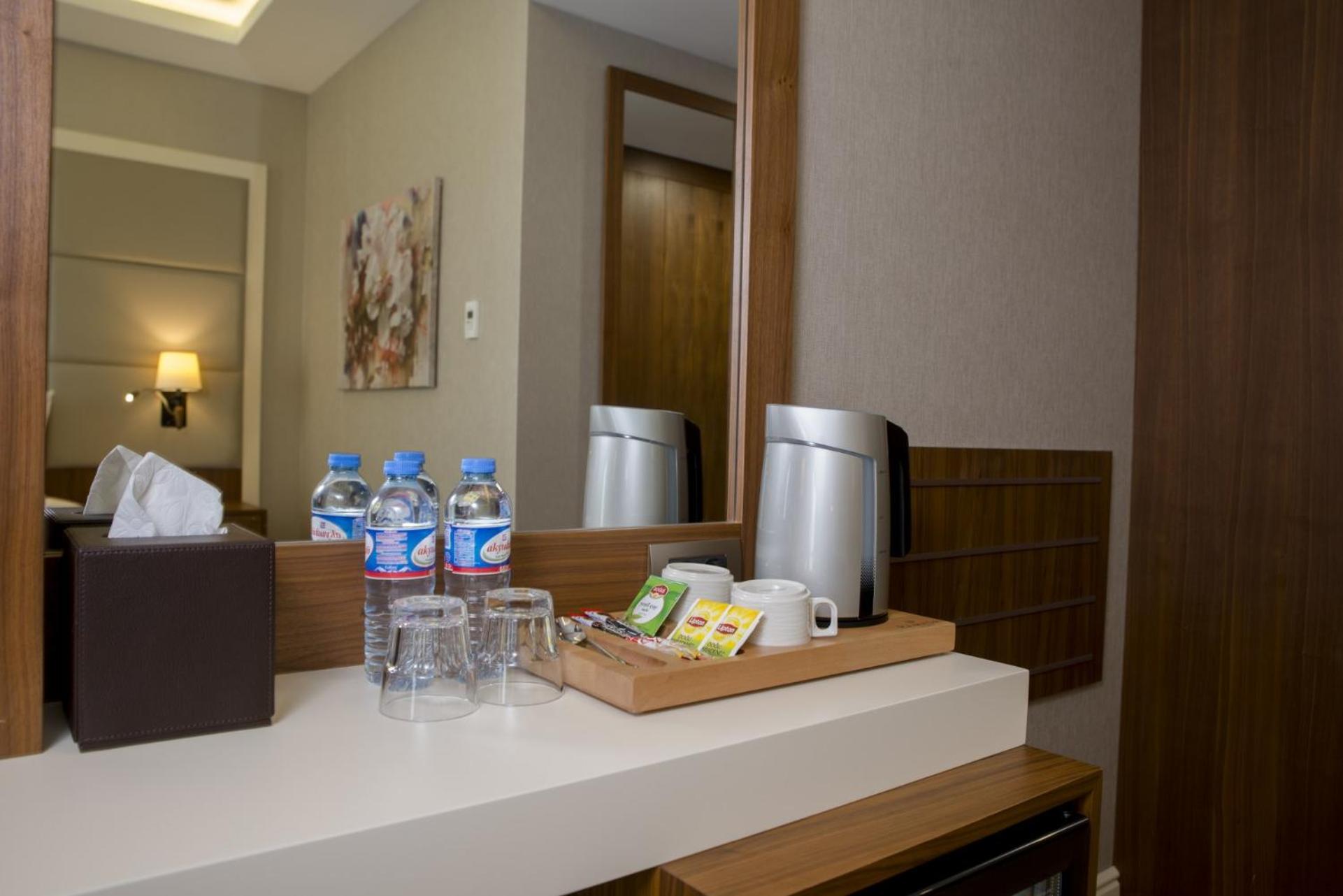 King Room - Non-Smoking - Photo 5