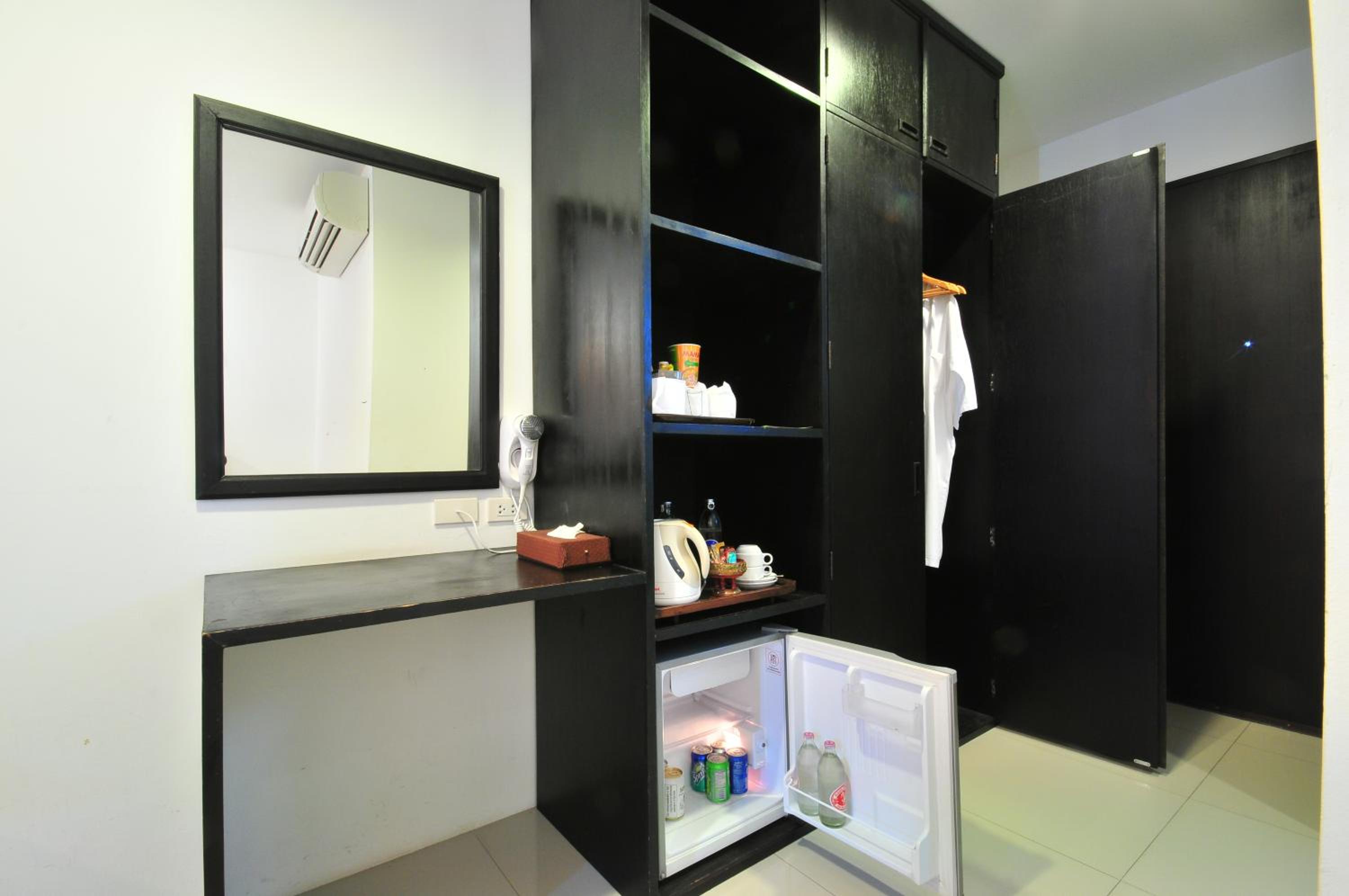 Deluxe Double or Twin Room with Pool View - Photo 2