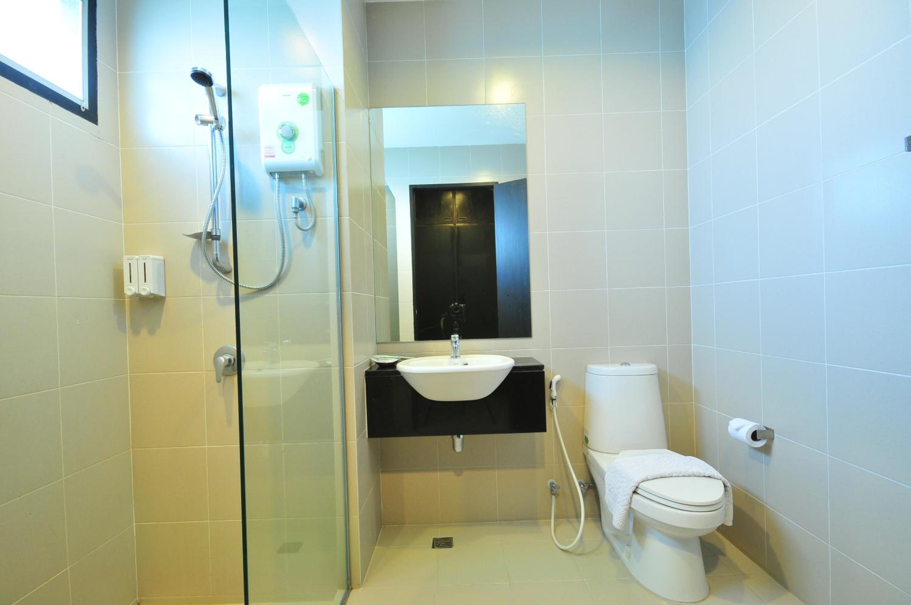 Deluxe Double or Twin Room with Pool View - Photo 4