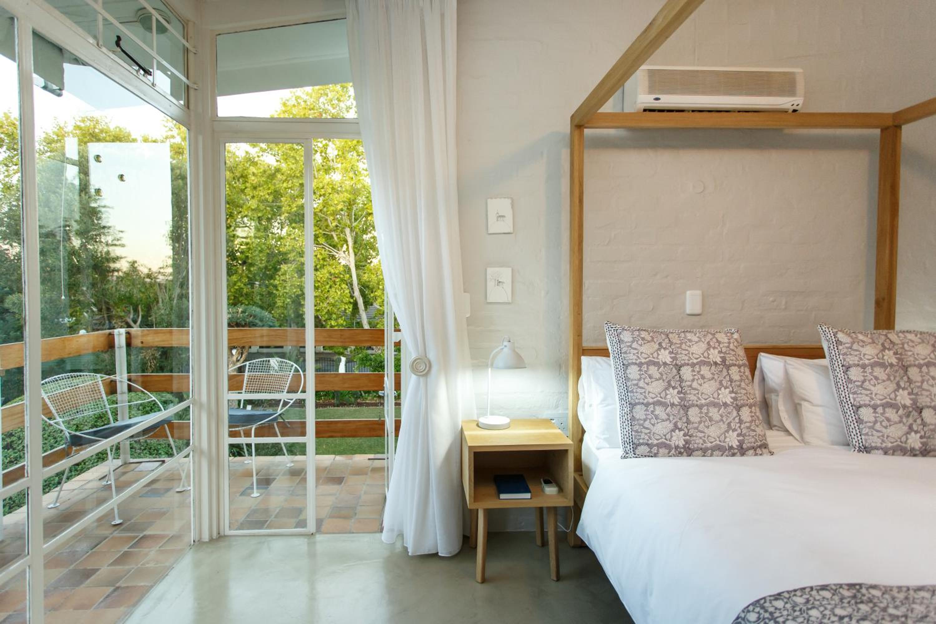 Queen Room with Balcony photo 3