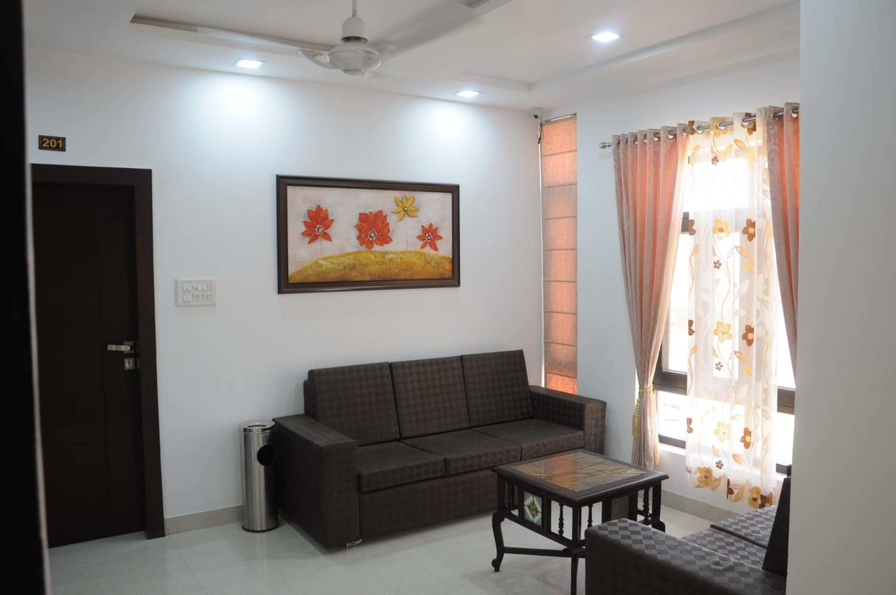 Deluxe Room - Photo 11