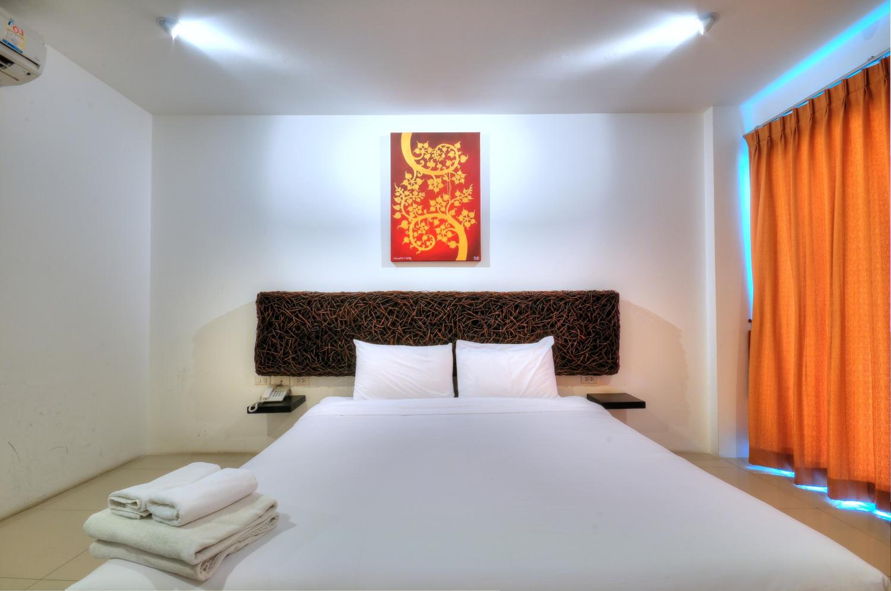 Deluxe Double or Twin Room with Pool View - Photo 5