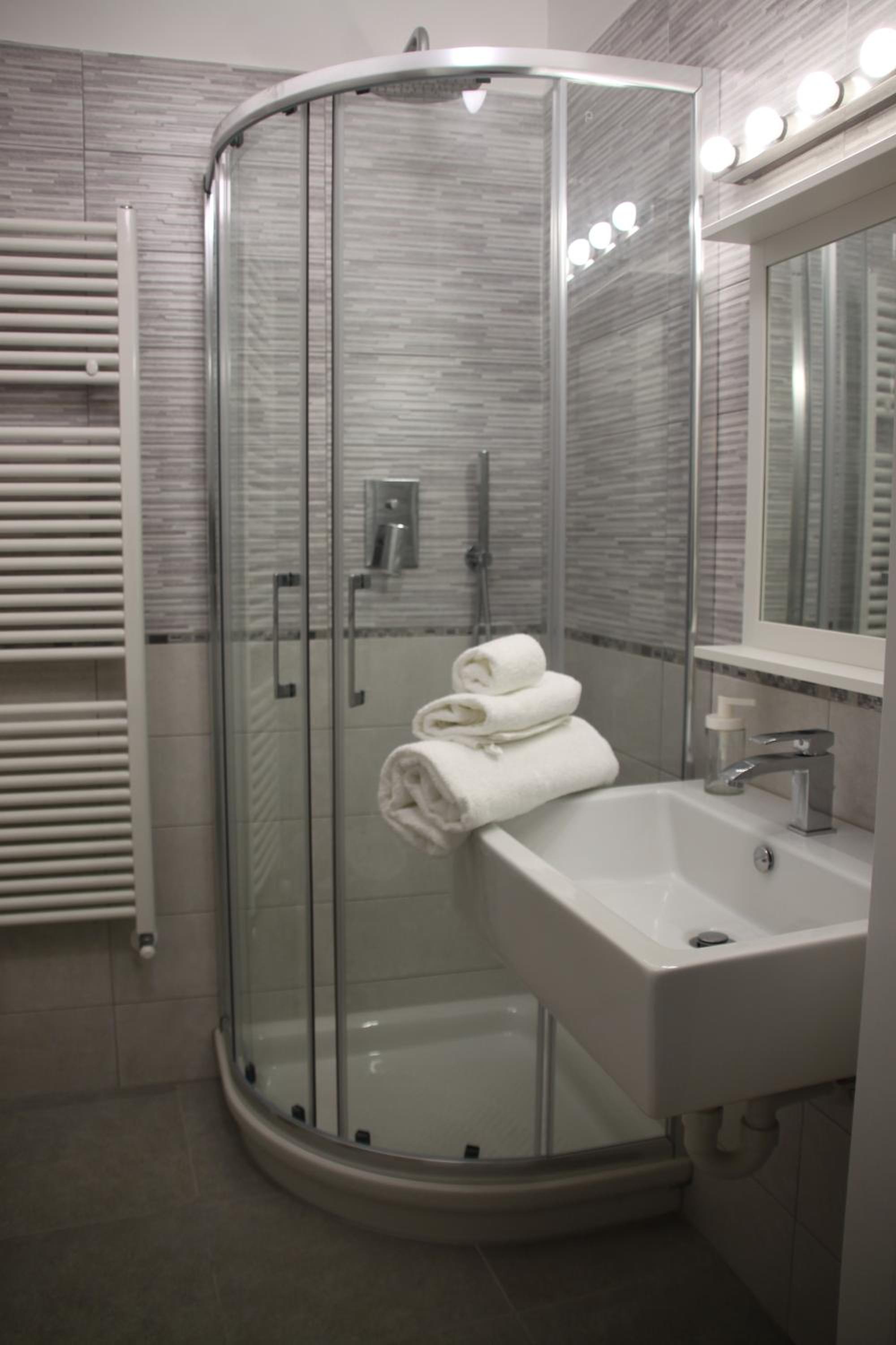 Double Room with Private Bathroom photo 2