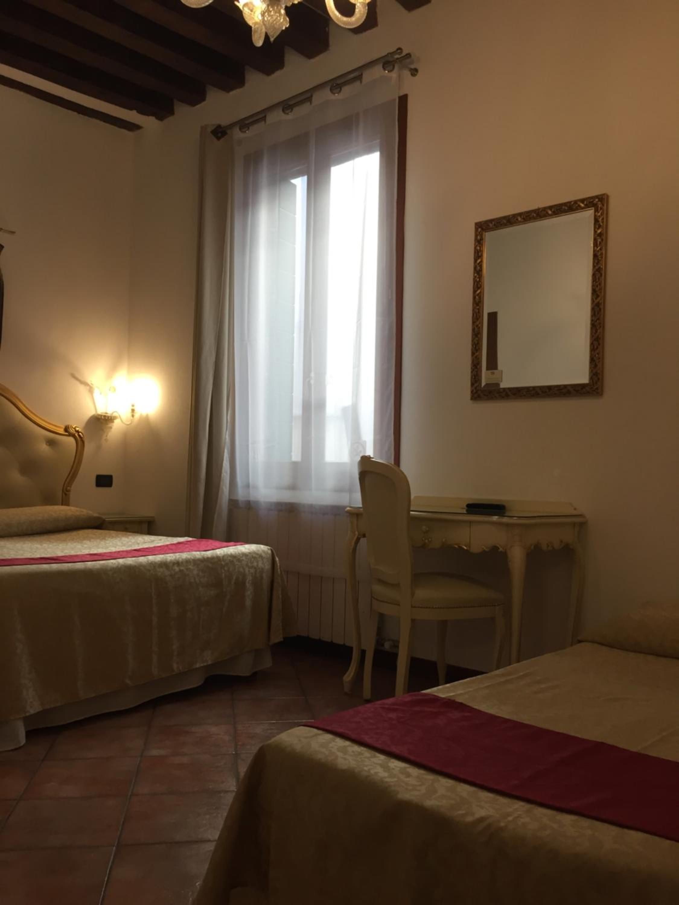 Triple Room with Private Bathroom photo 2