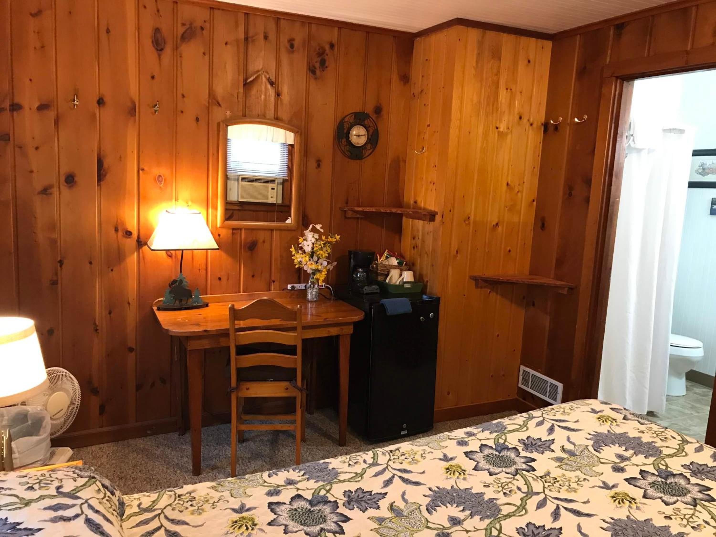 Queen Room photo 2