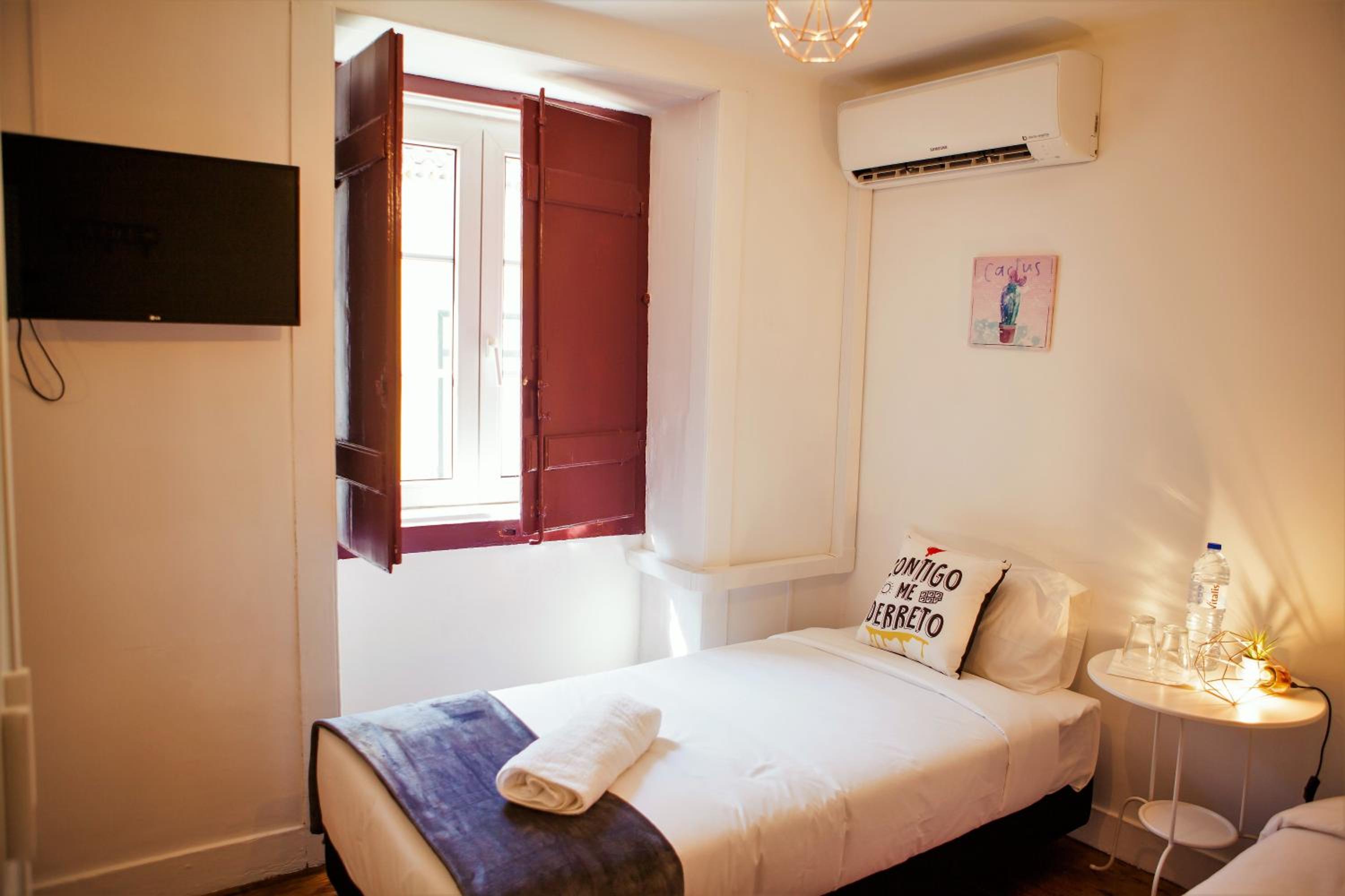 Double or Twin Room with View with Shared Bathroom photo 2