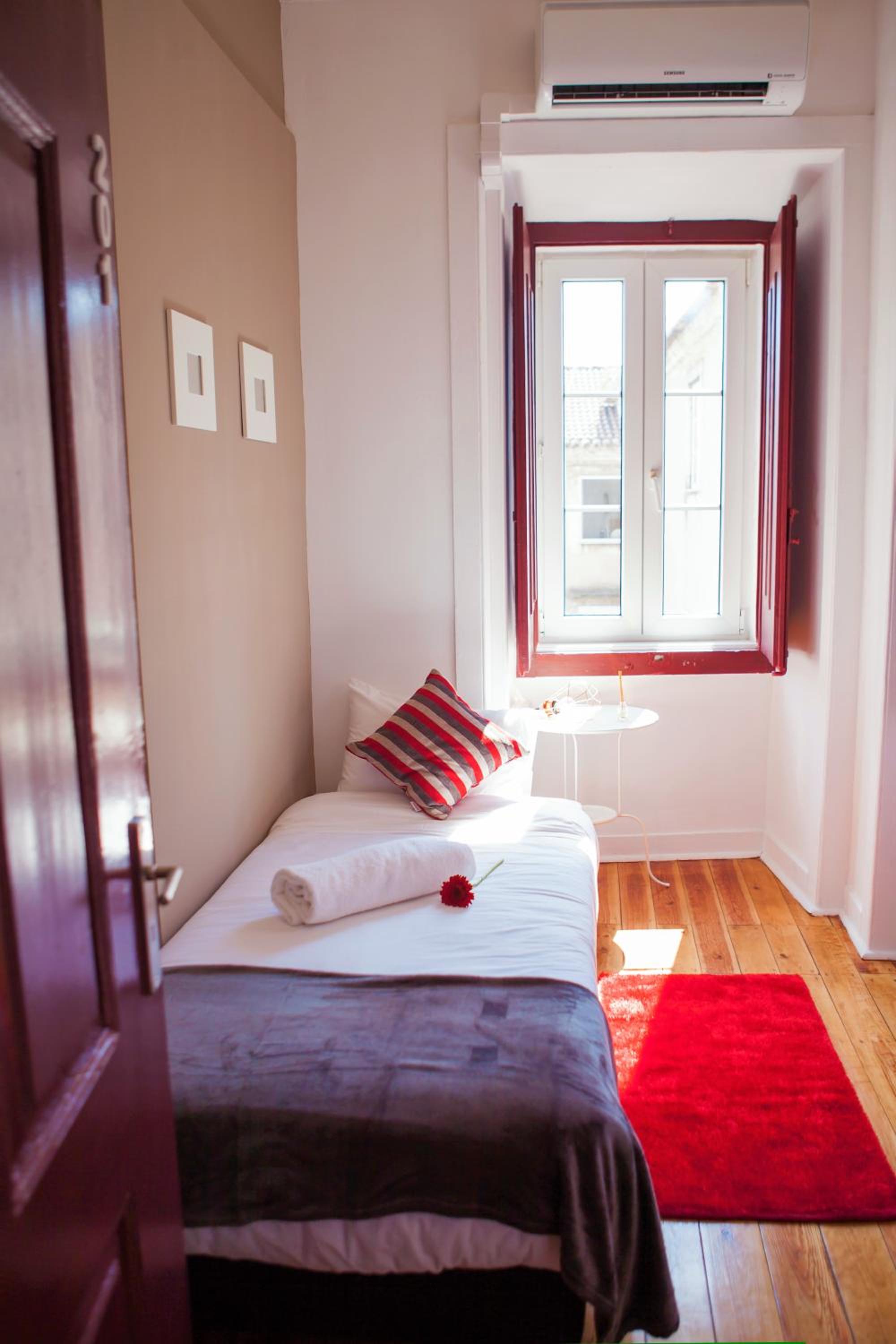 Single Room with Shared Bathroom photo 2