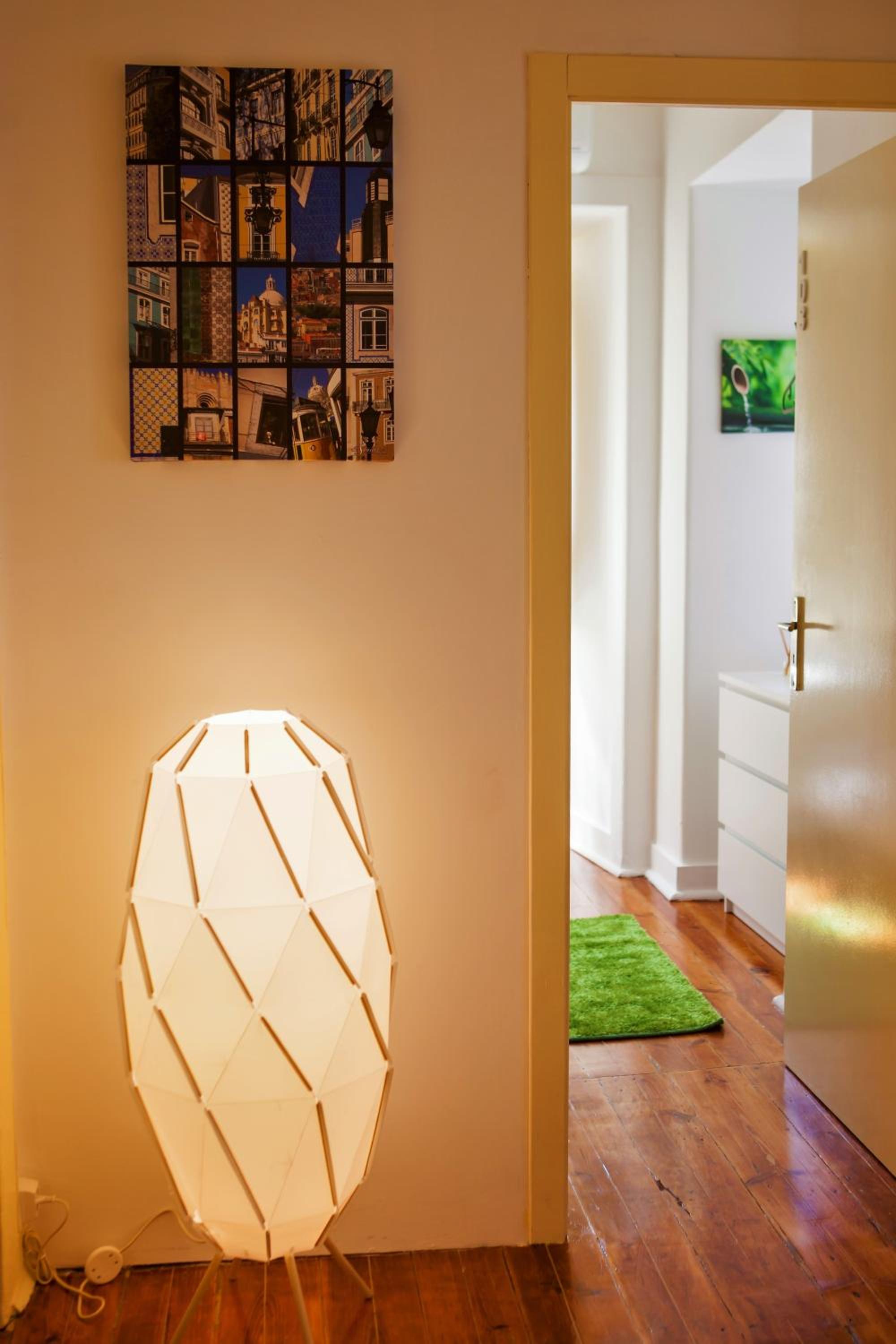 Single Room with Shared Bathroom photo 3