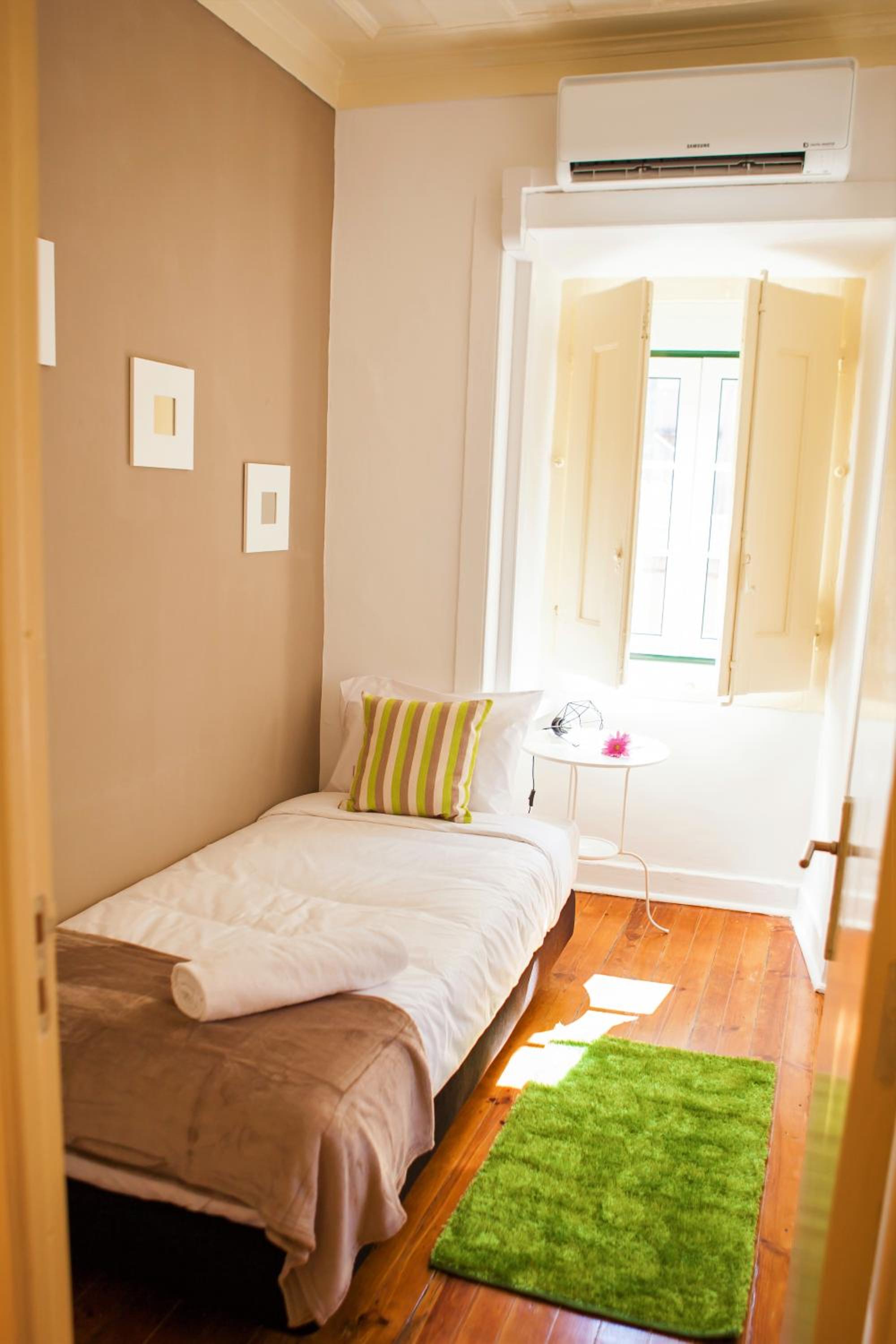 Single Room with Shared Bathroom photo 1