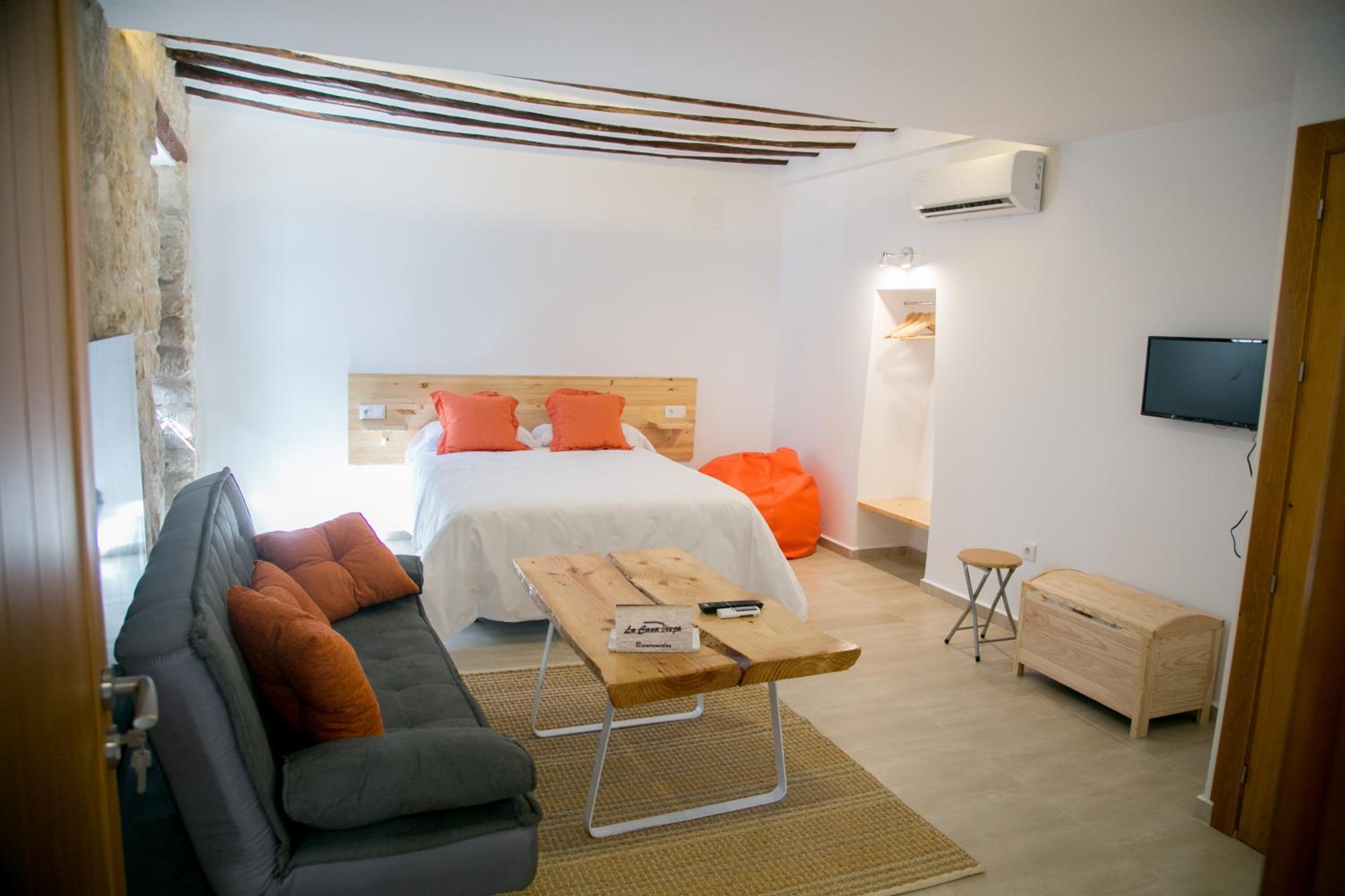Estudio con sofá cama
