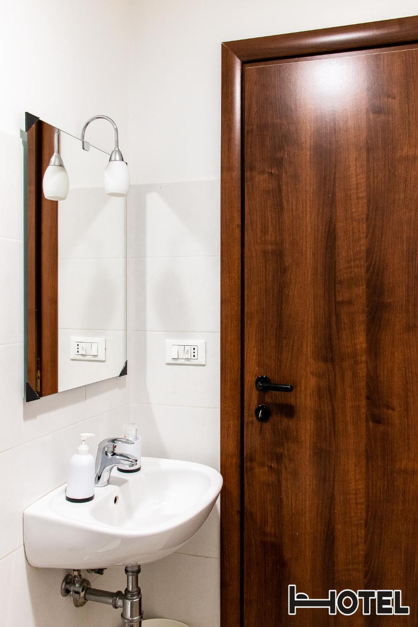 Double or Twin Room - Photo 7