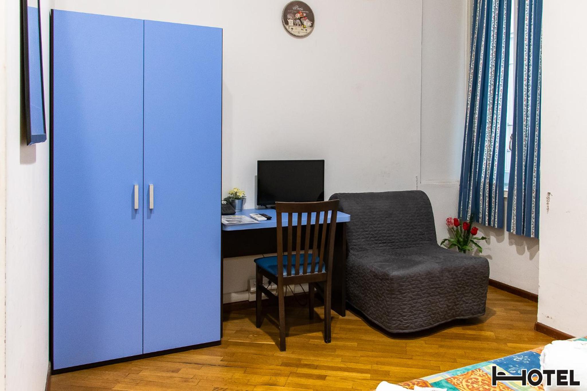Double or Twin Room - Photo 4