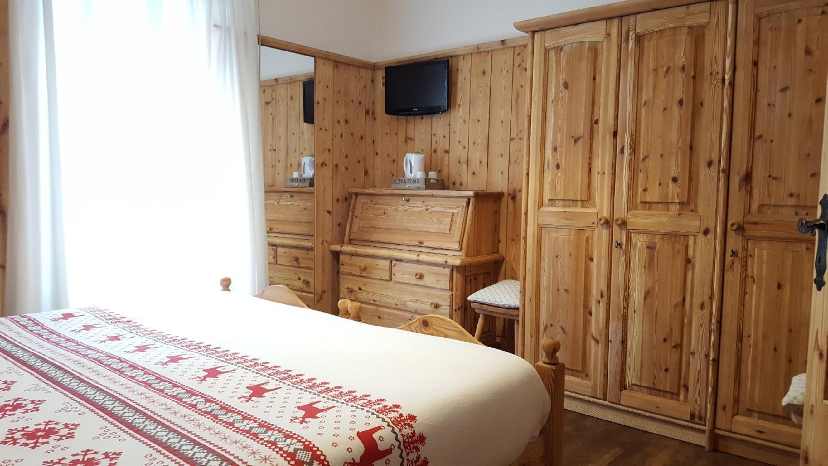 Double or Twin Room - Photo 6
