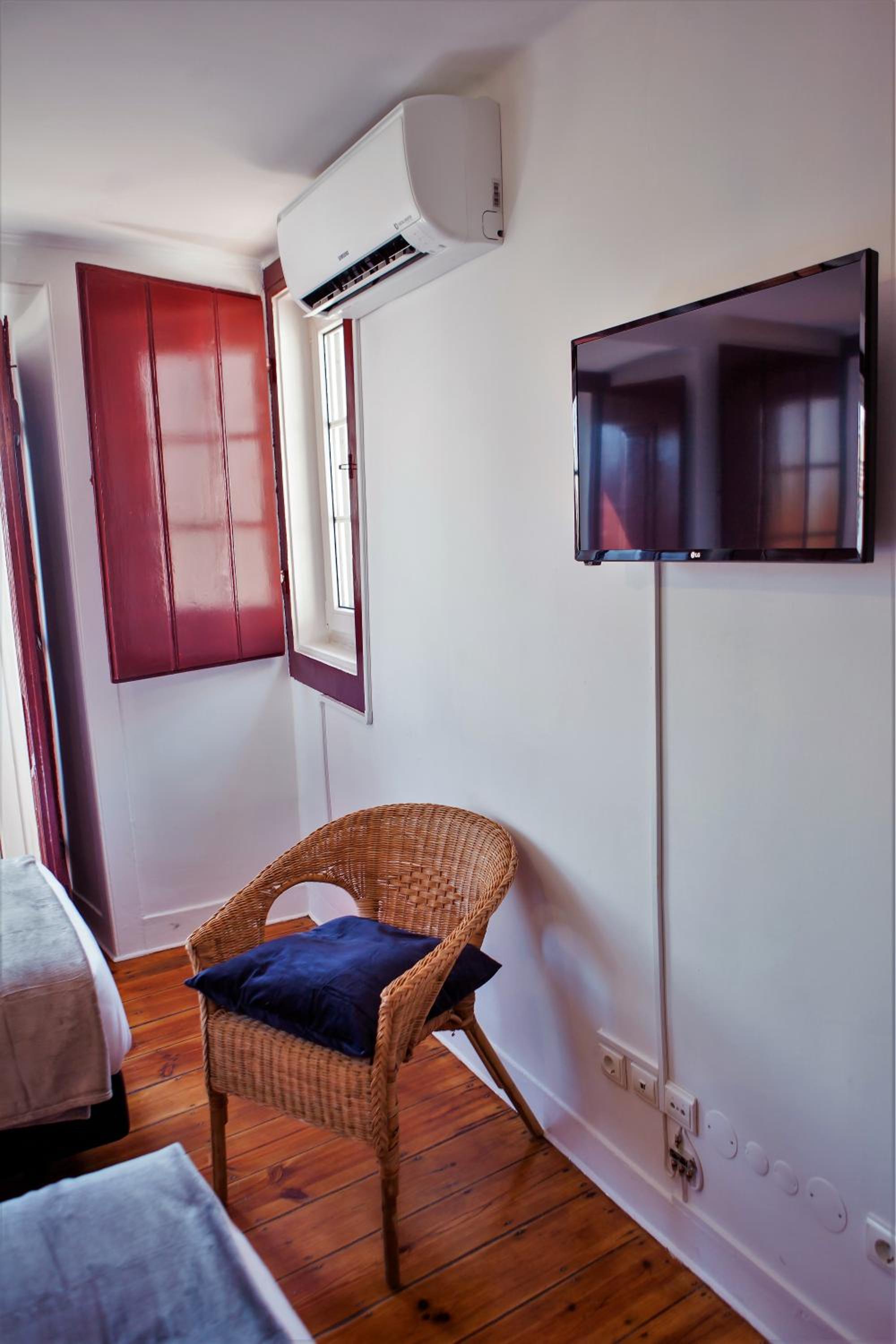 Double Room with Balcony and Shared Bathroom photo 2