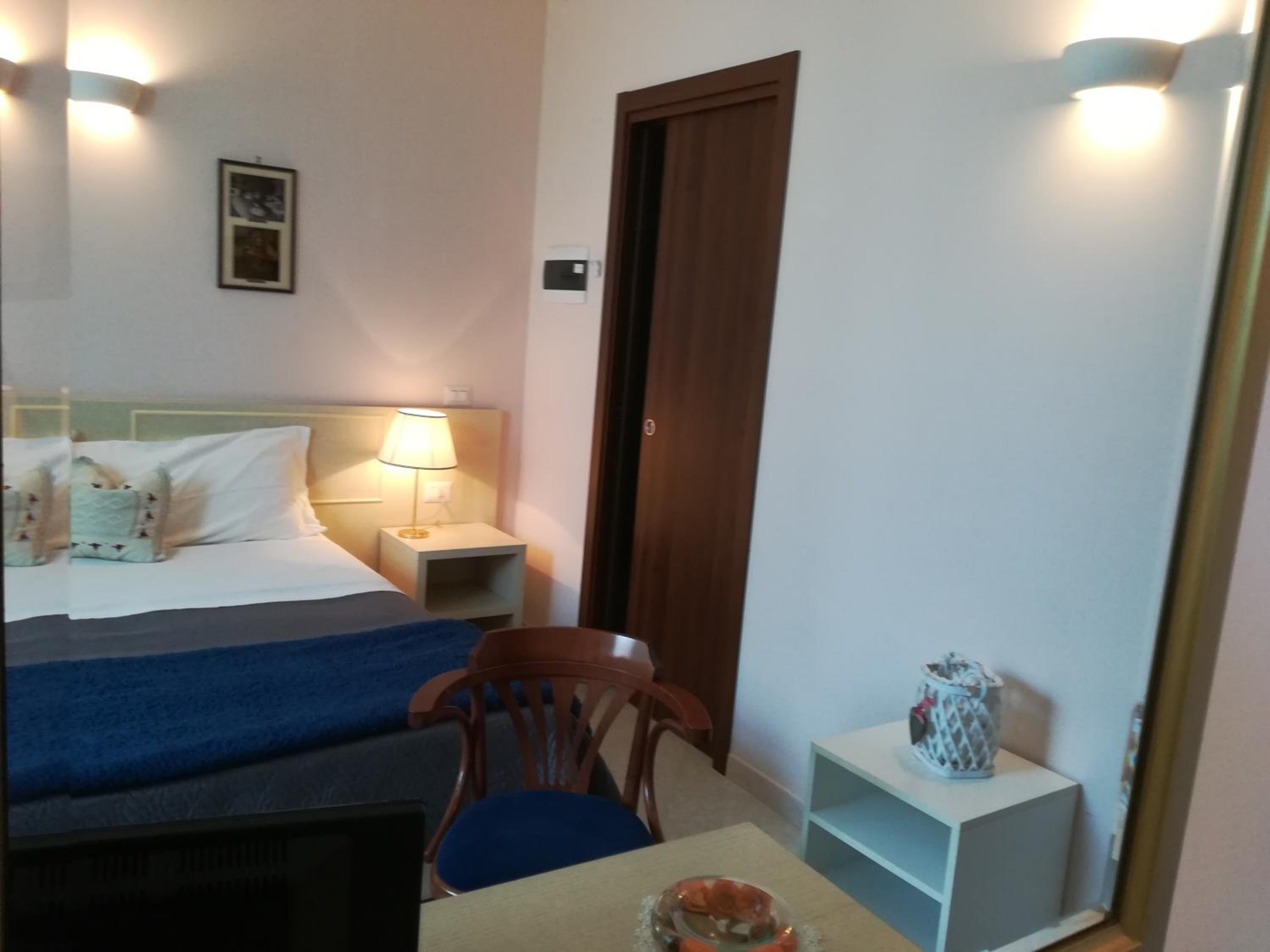 Double Room - Photo 4
