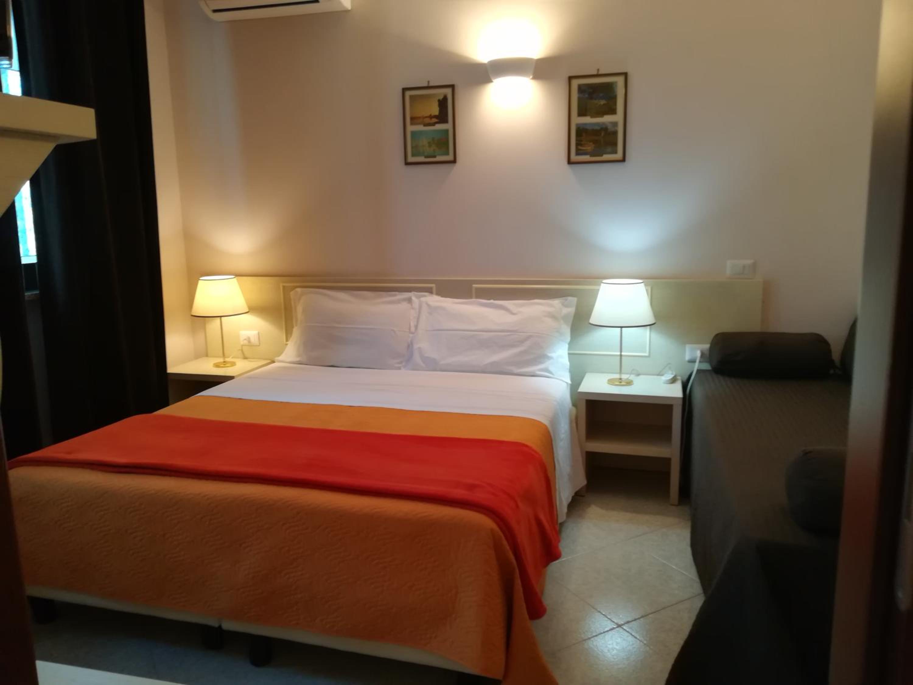 Double Room - Photo 3