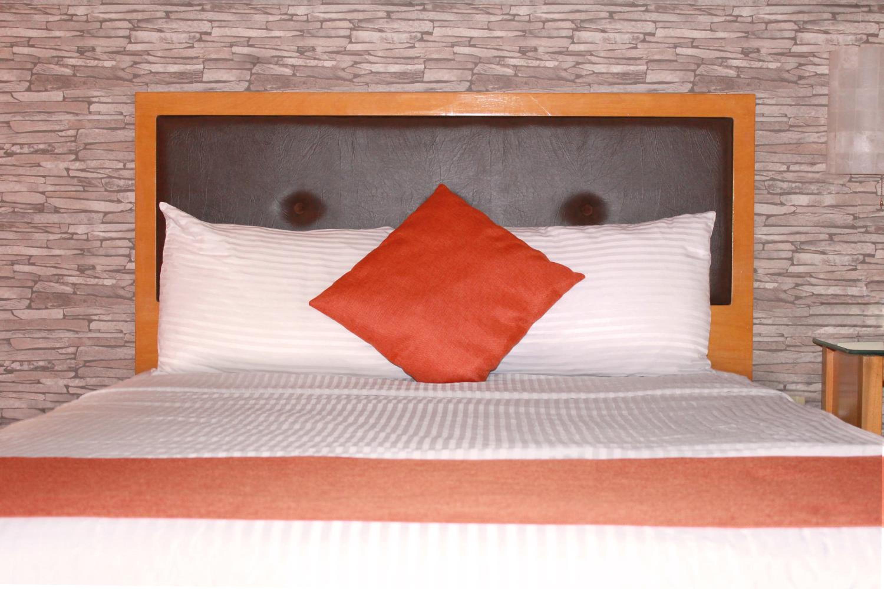 Standard King Room - Photo 2