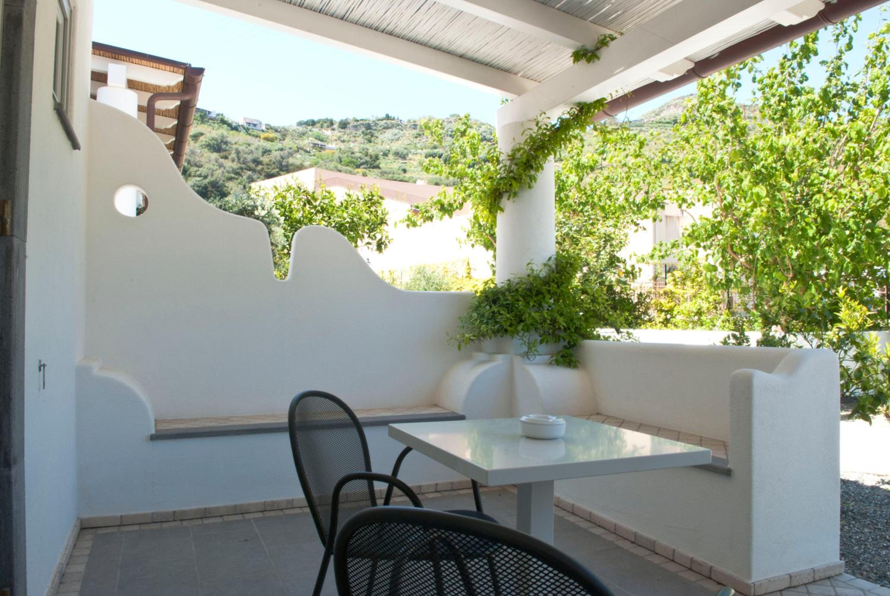 Classic Double Room with Garden View - Photo 2