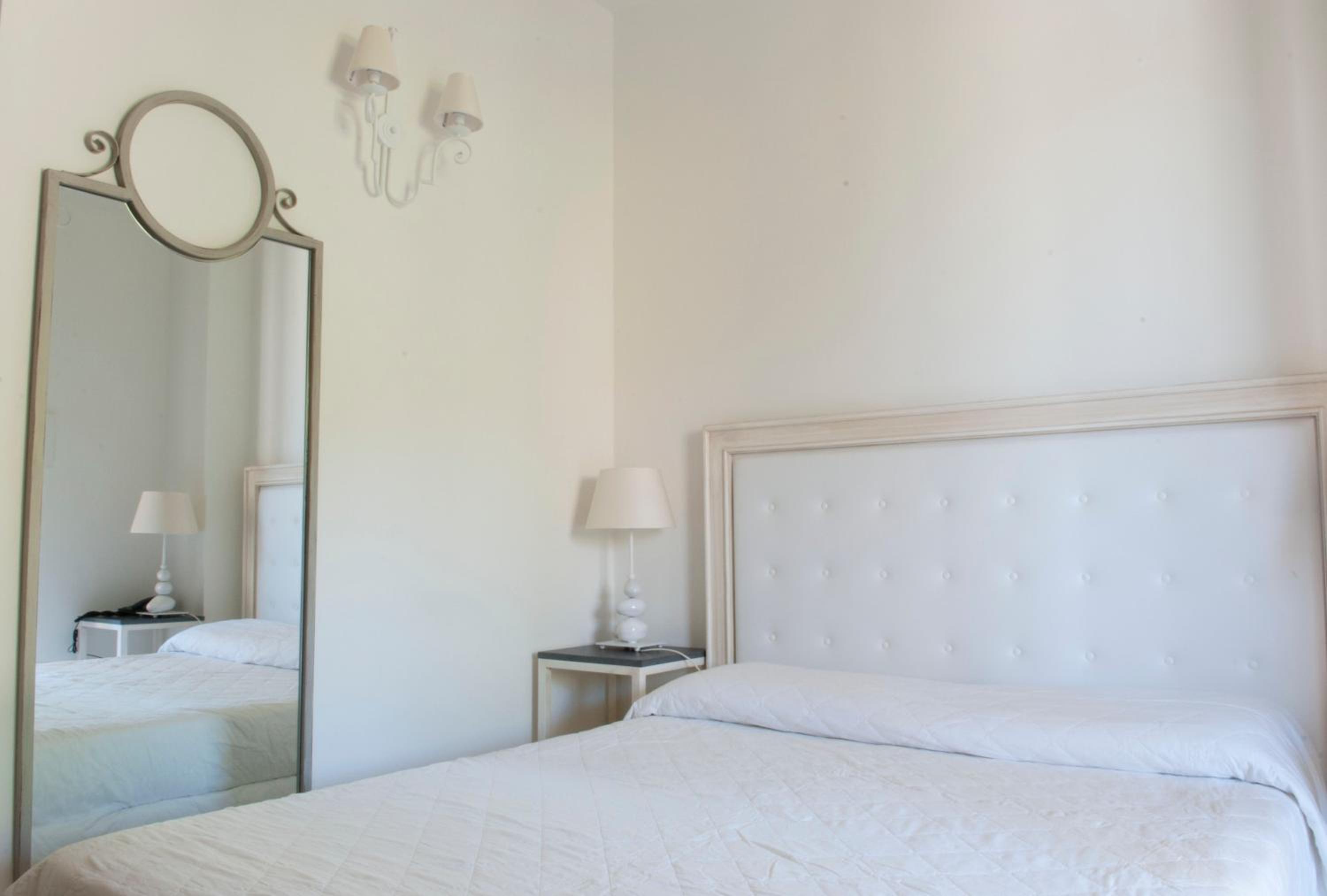 Small Double Room with Terrace - Photo 4