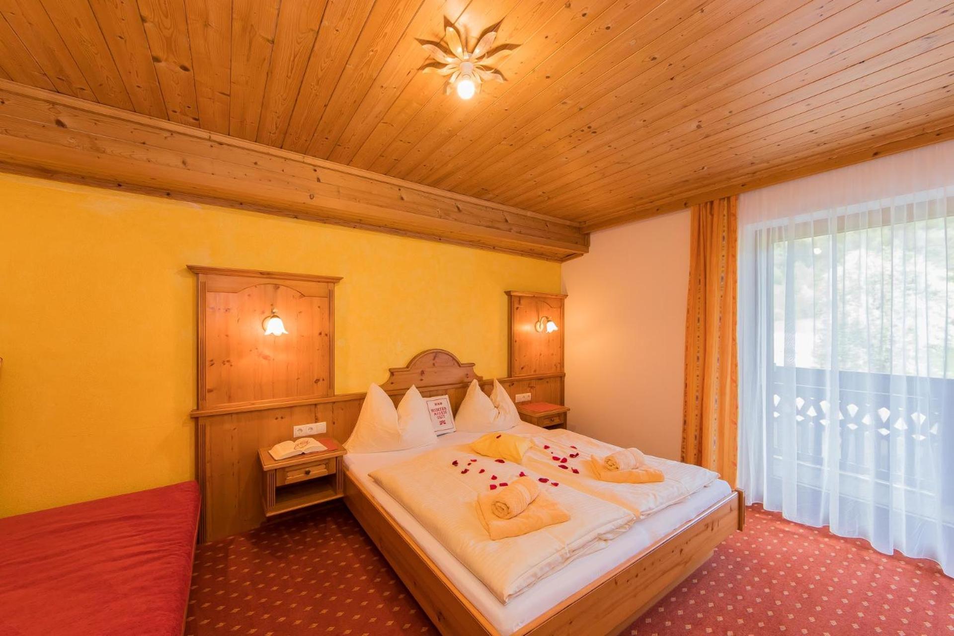 One-Bedroom Apartment with Shower