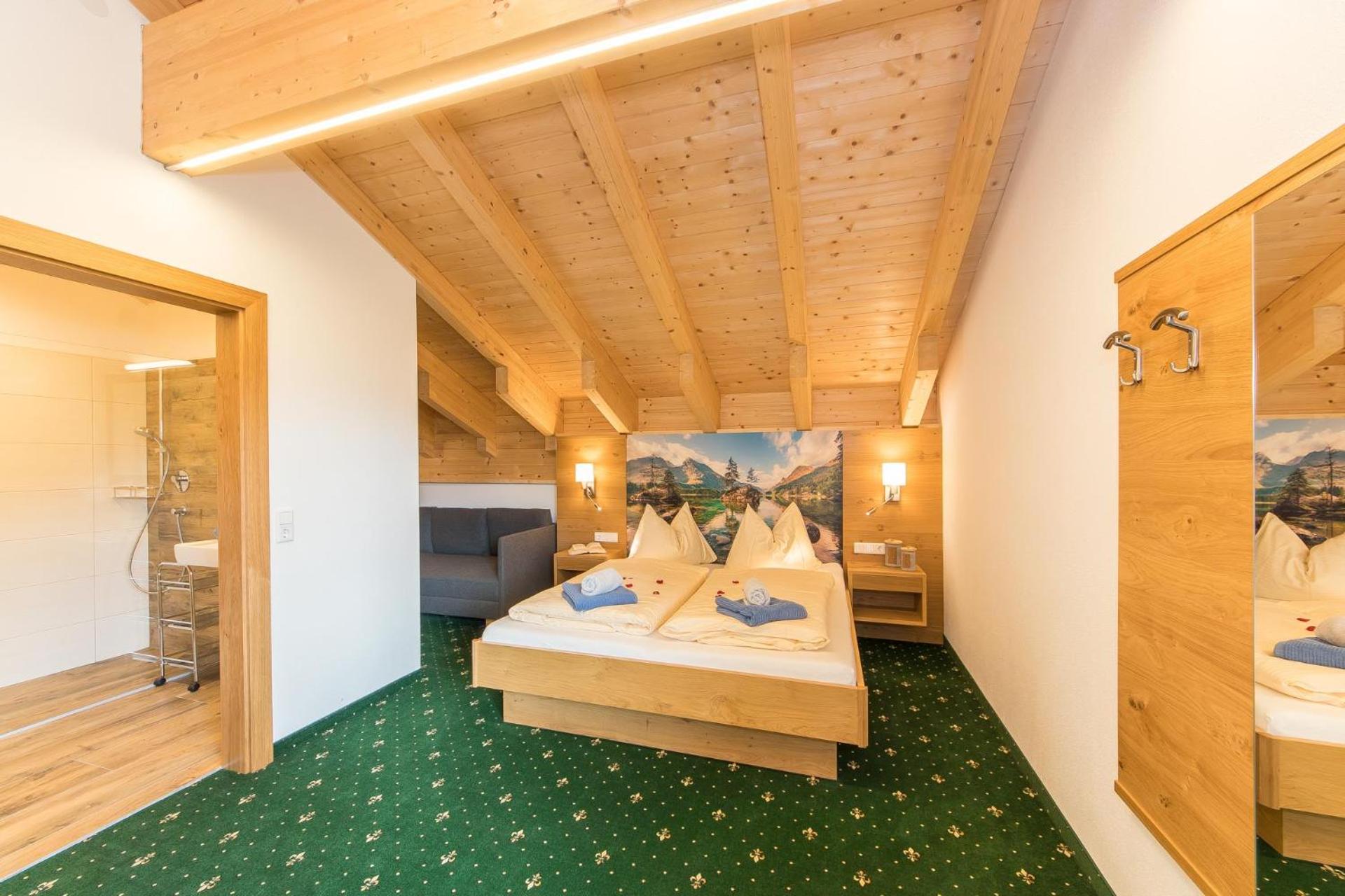 Apartment with Balcony - Photo 8