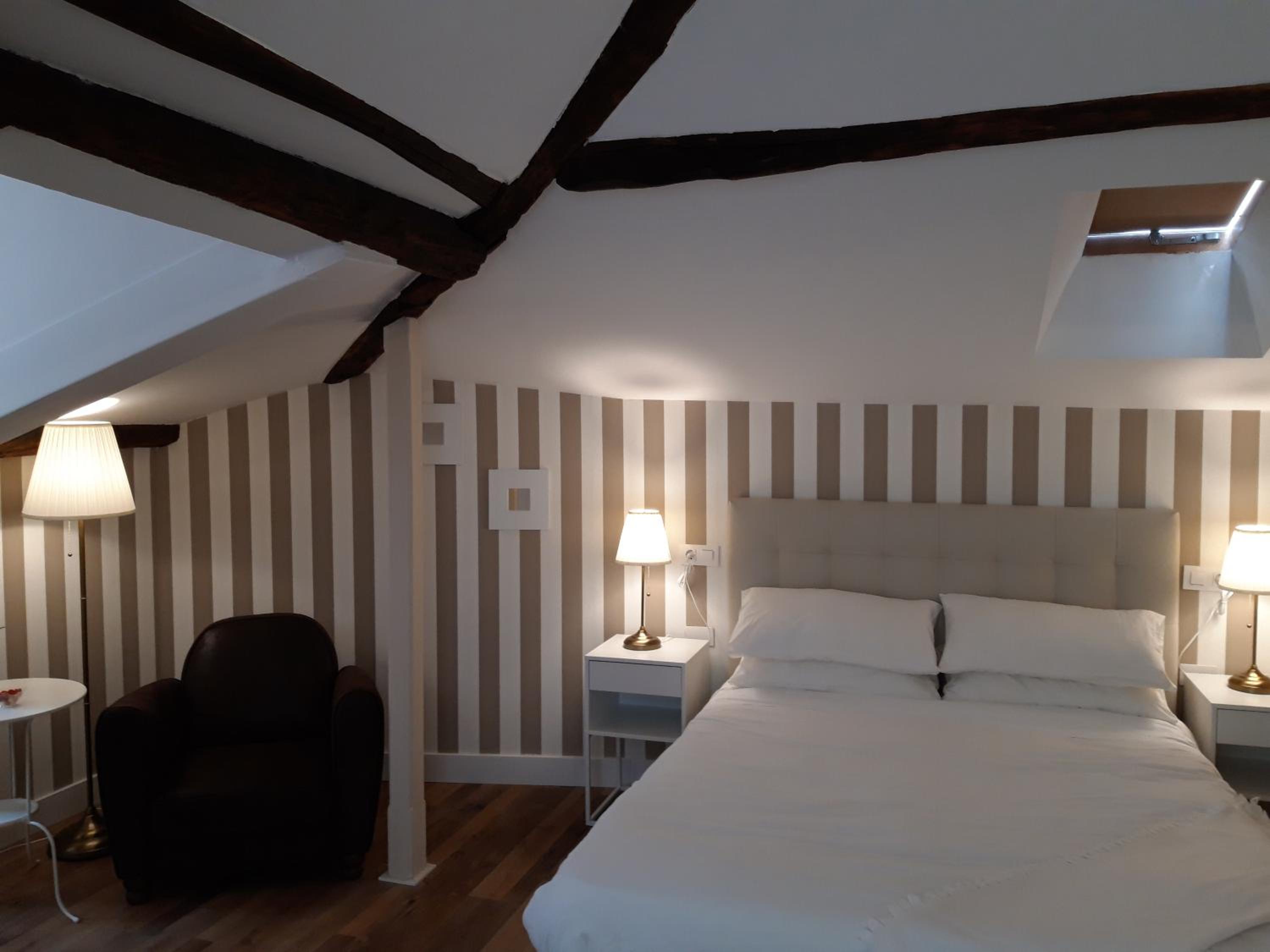 Deluxe Double or Twin Room - Photo 7