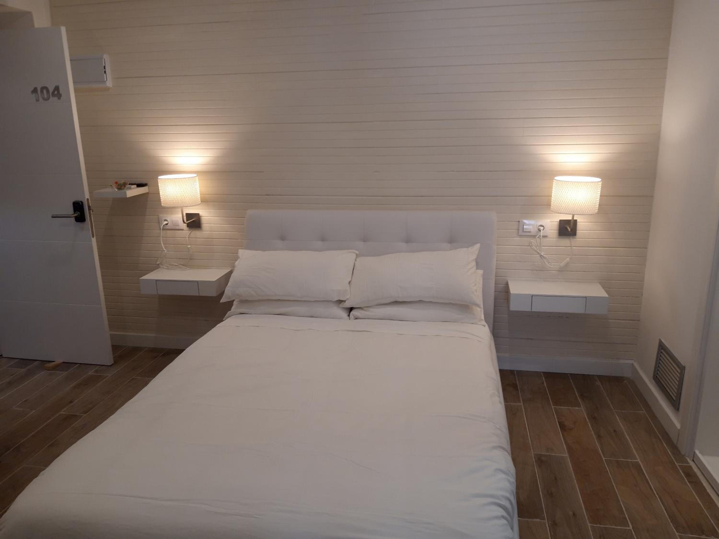 Double Room - Photo 3